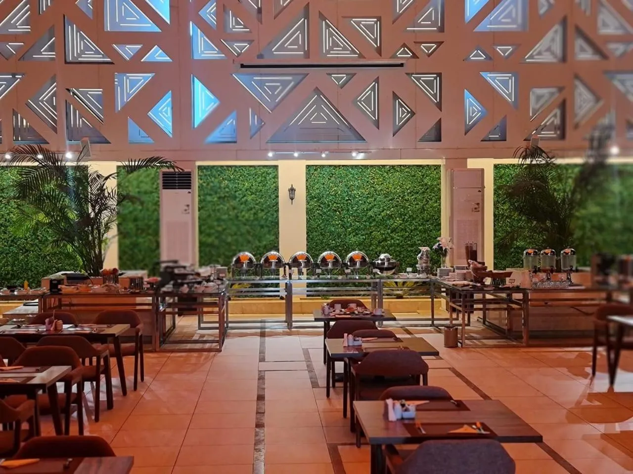 Restaurant/places to eat in Sarwat Park Hotel Riyadh - Diplomatic Quarter