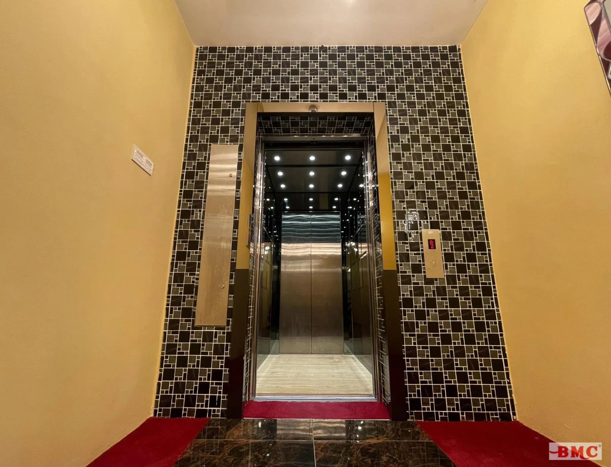 Facade/entrance in BMC Hotel