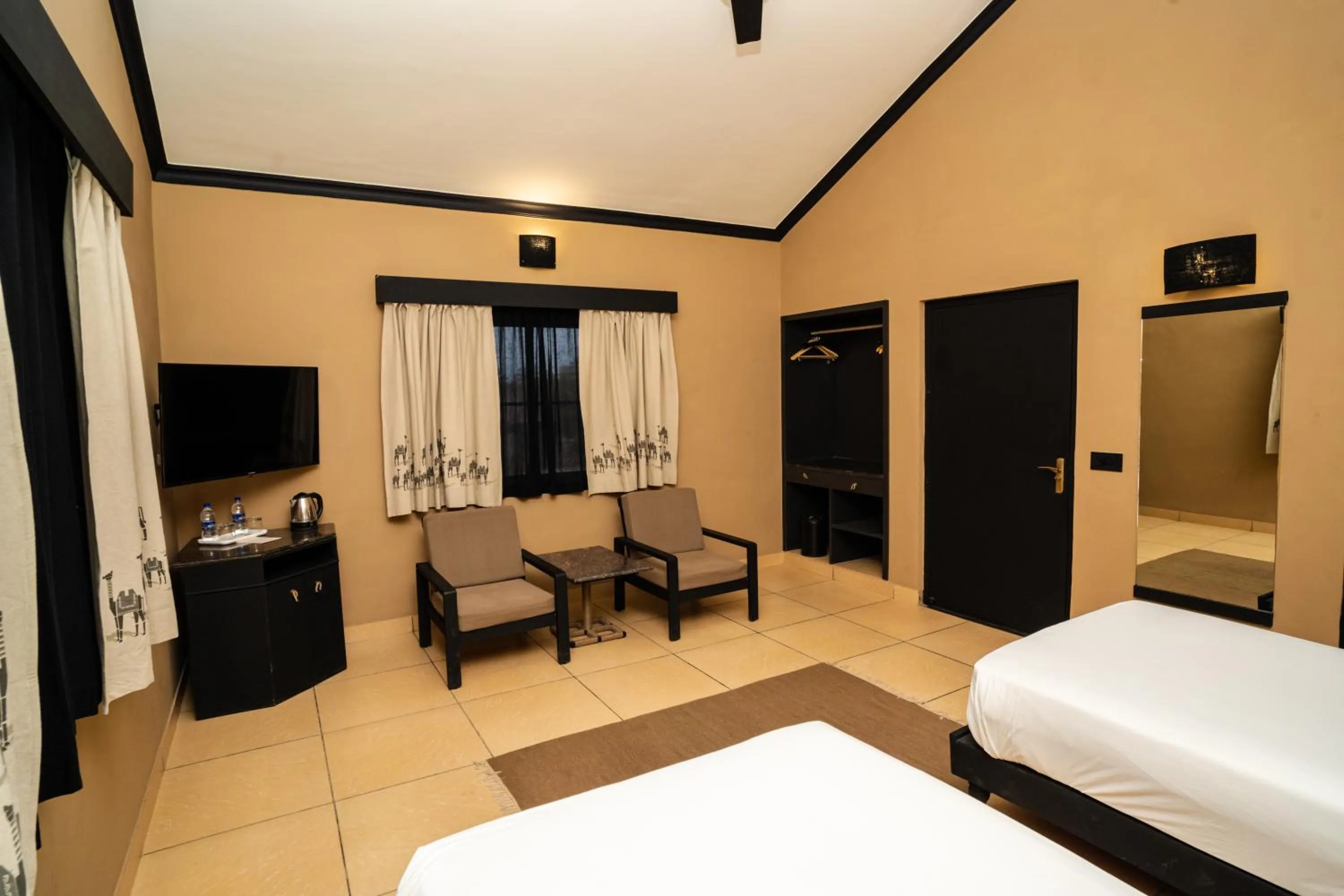 Communal lounge/ TV room, Bed in Clarks Safari Pushkar