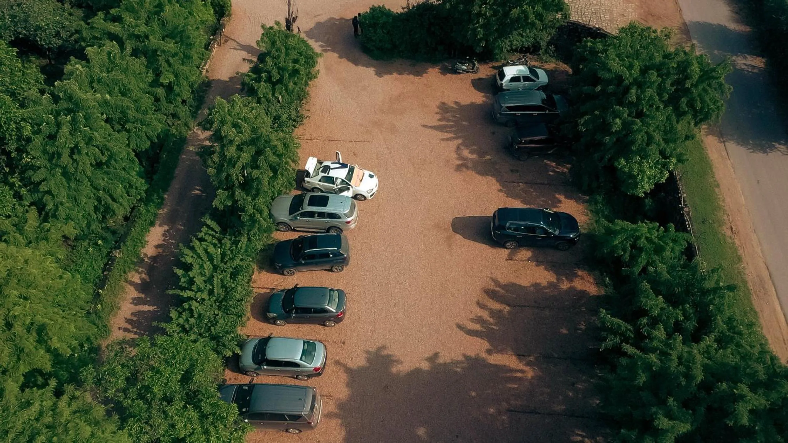 Parking in Clarks Safari Pushkar