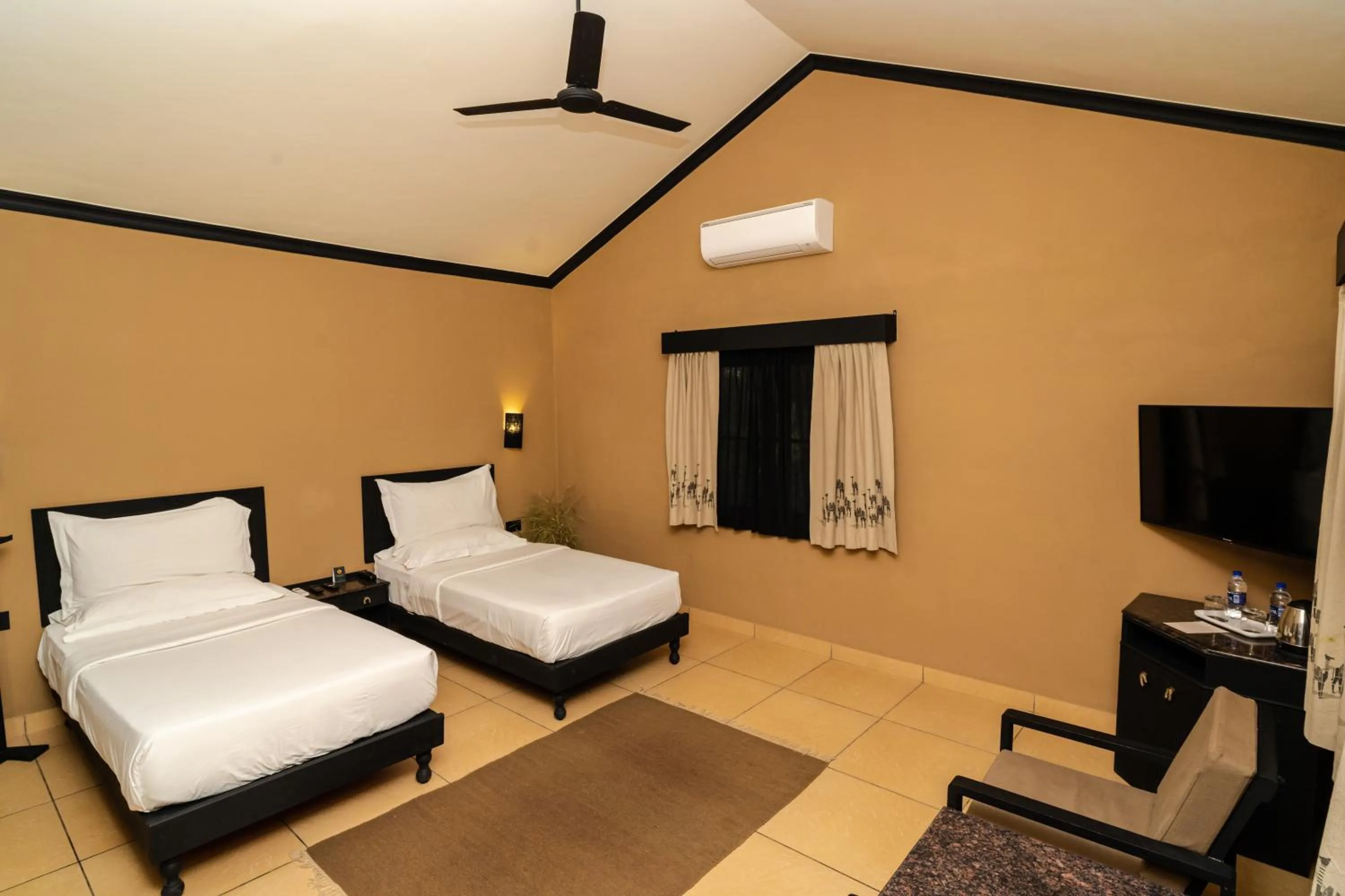 Bed in Clarks Safari Pushkar