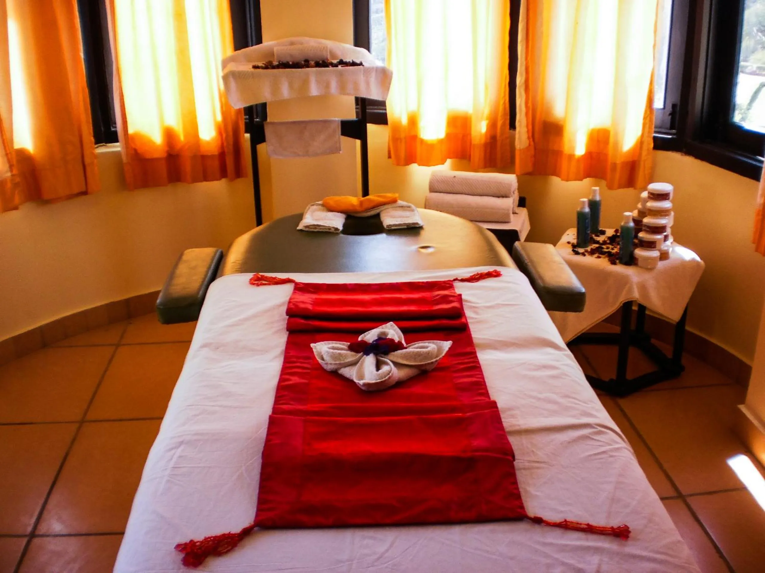Spa and wellness centre/facilities, Bed in Clarks Safari Pushkar