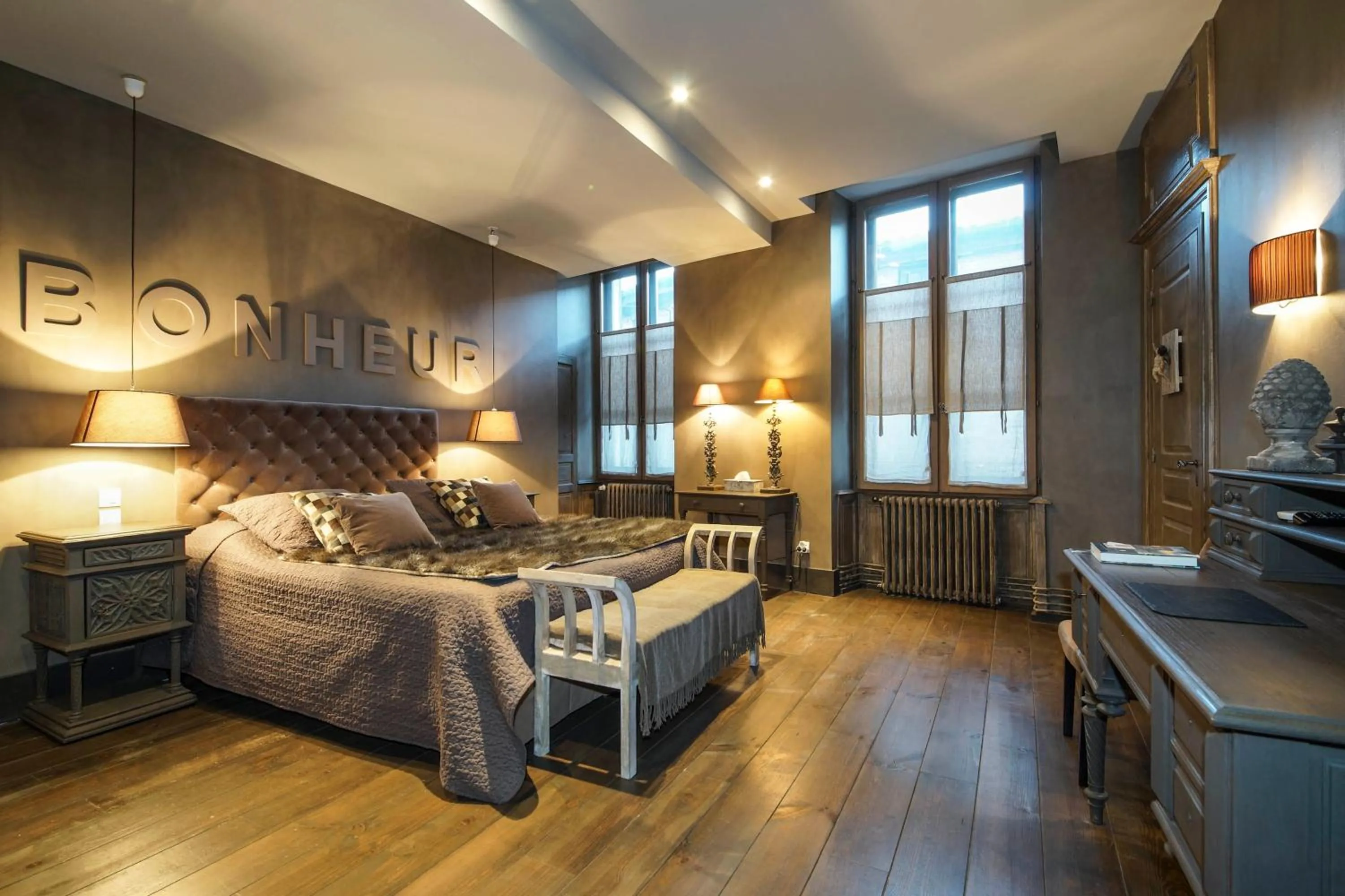 Photo of the whole room, Bed in Hôtel de la Tour