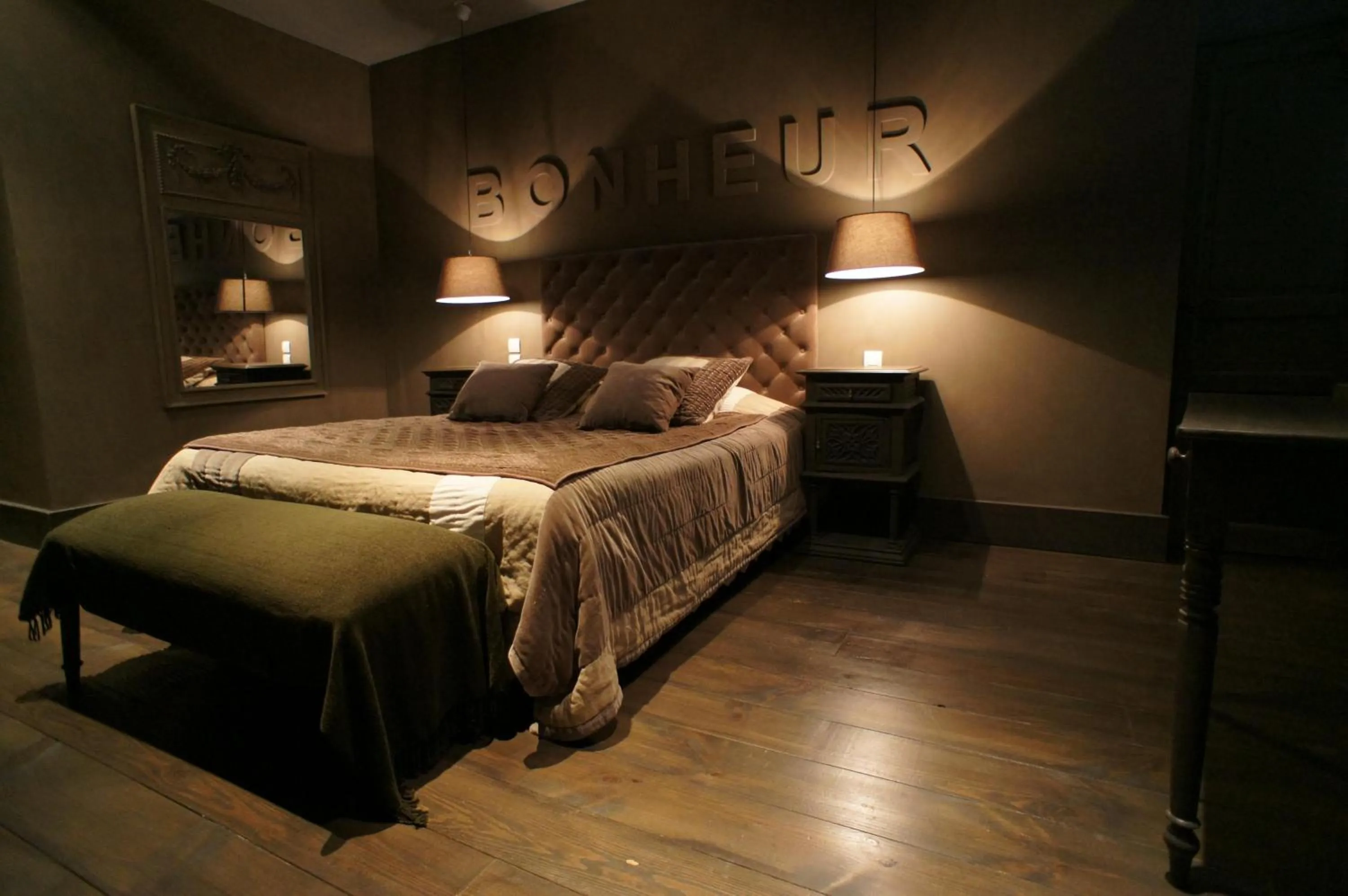 Bed in Hôtel de la Tour