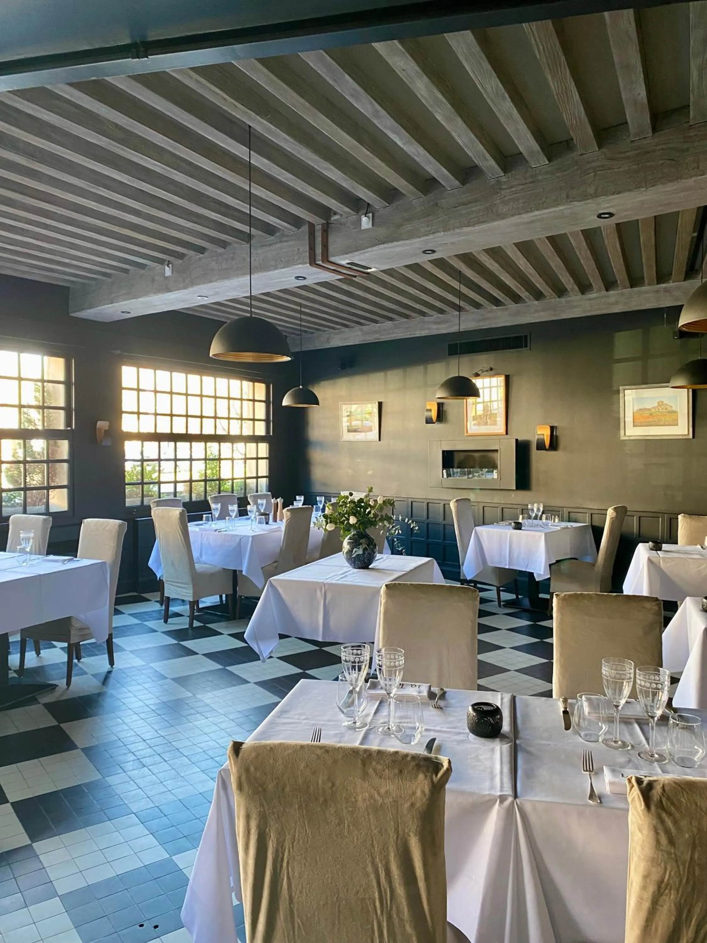 Restaurant/places to eat in Hôtel de la Tour