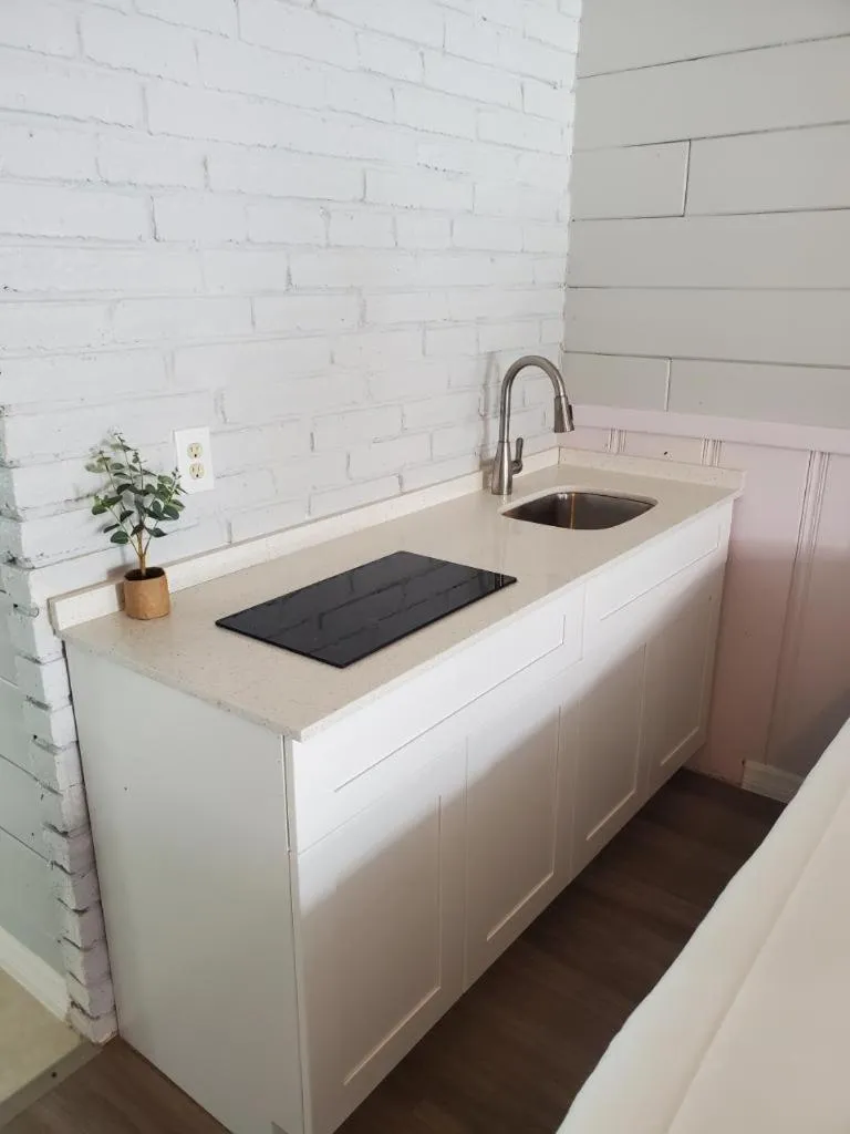 Hollywood Gardens Inn & Suites