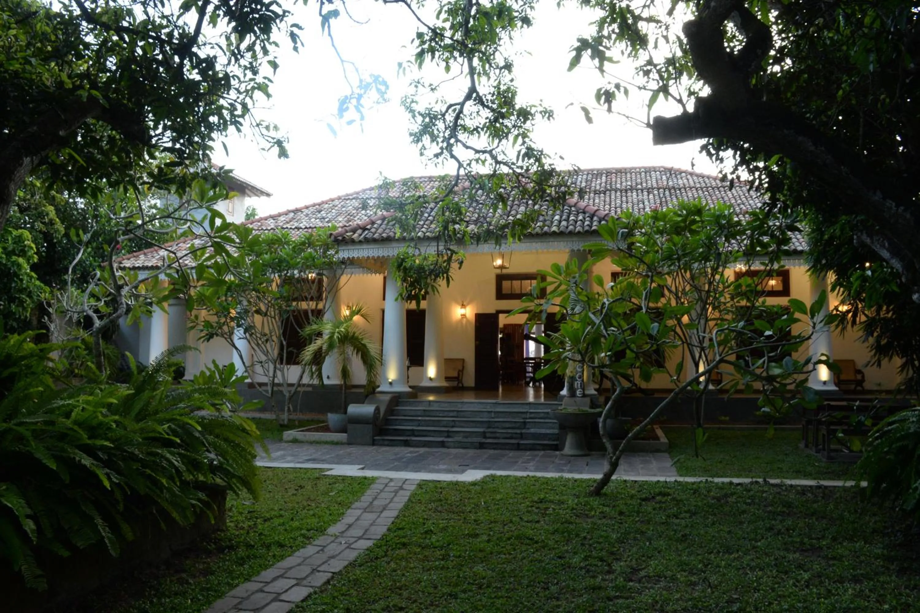 Pinipahana Walauwa Resort & villa