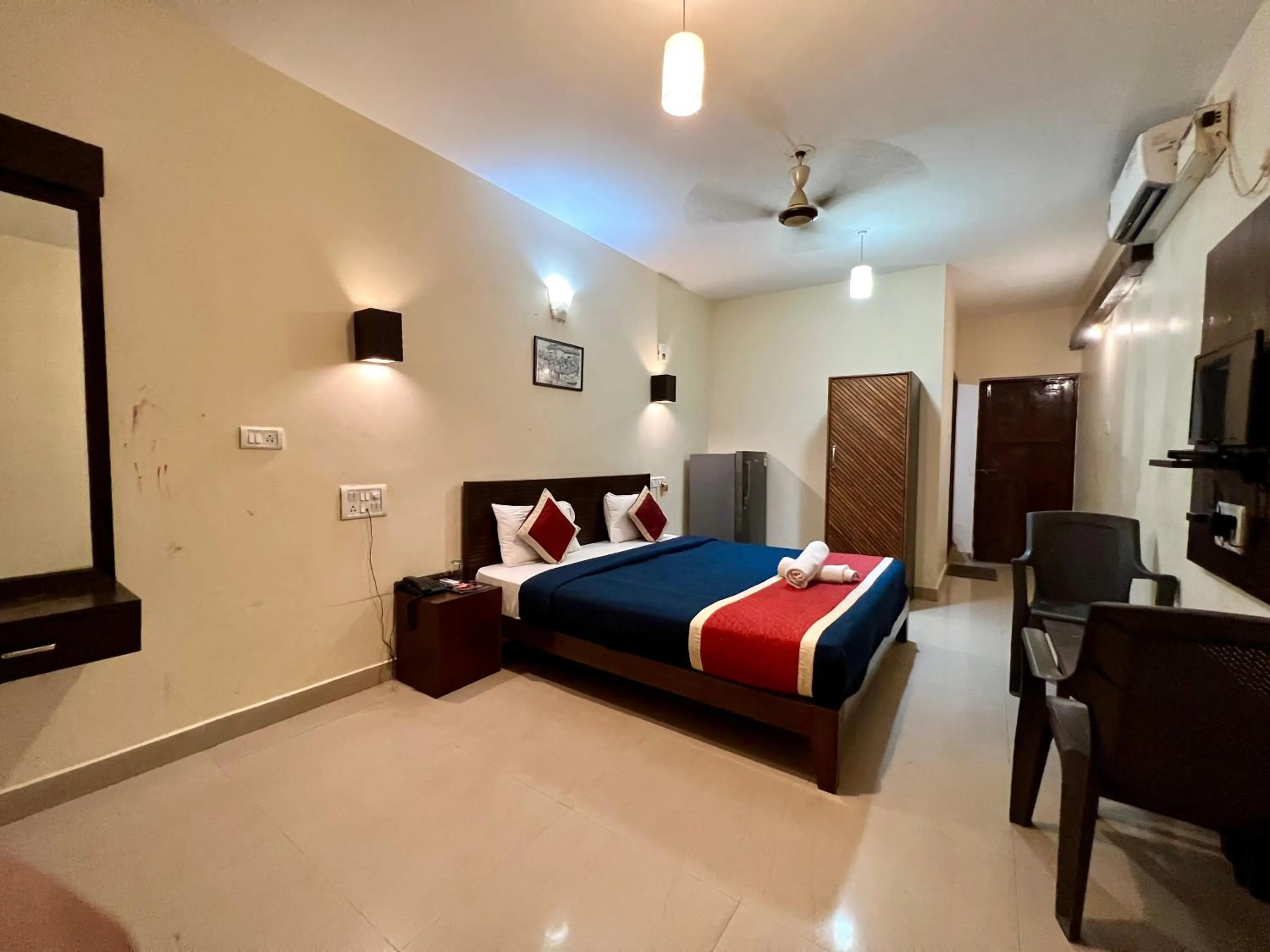 Photo of the whole room, Bed in Baga Beach Myron