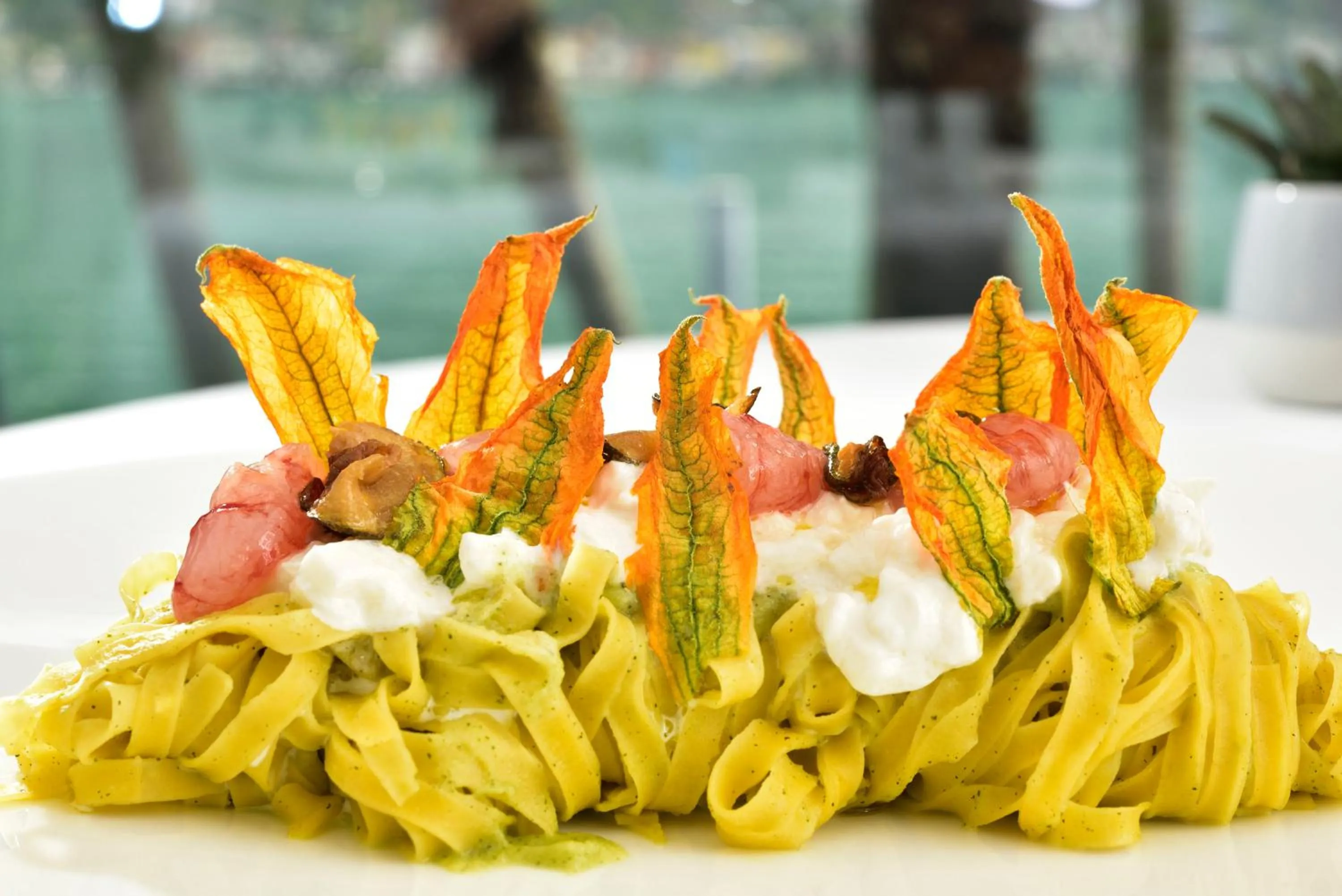 Restaurant/places to eat in Swiss Diamond Hotel & Spa