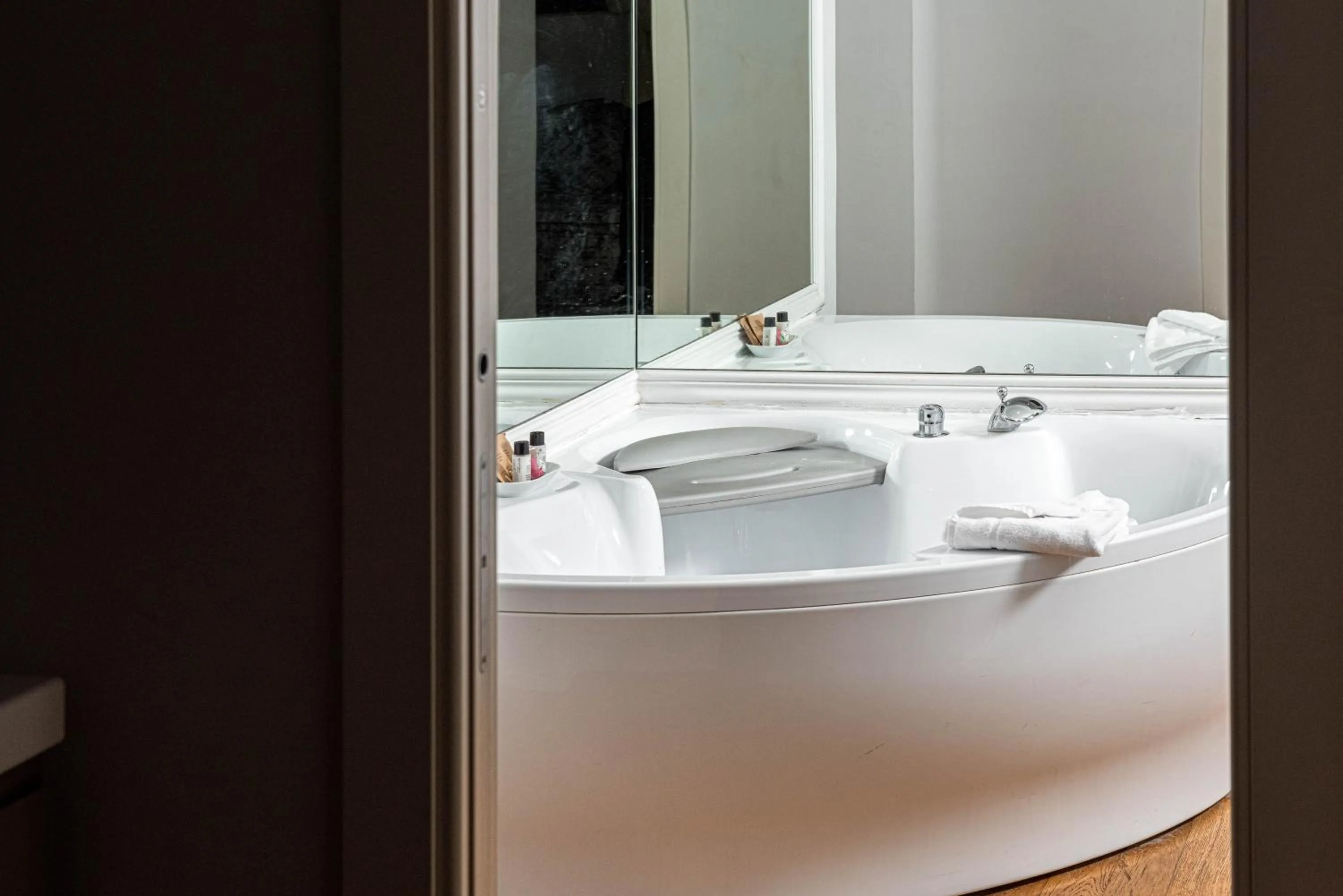 Hot Tub in Nikis Collection Trastevere