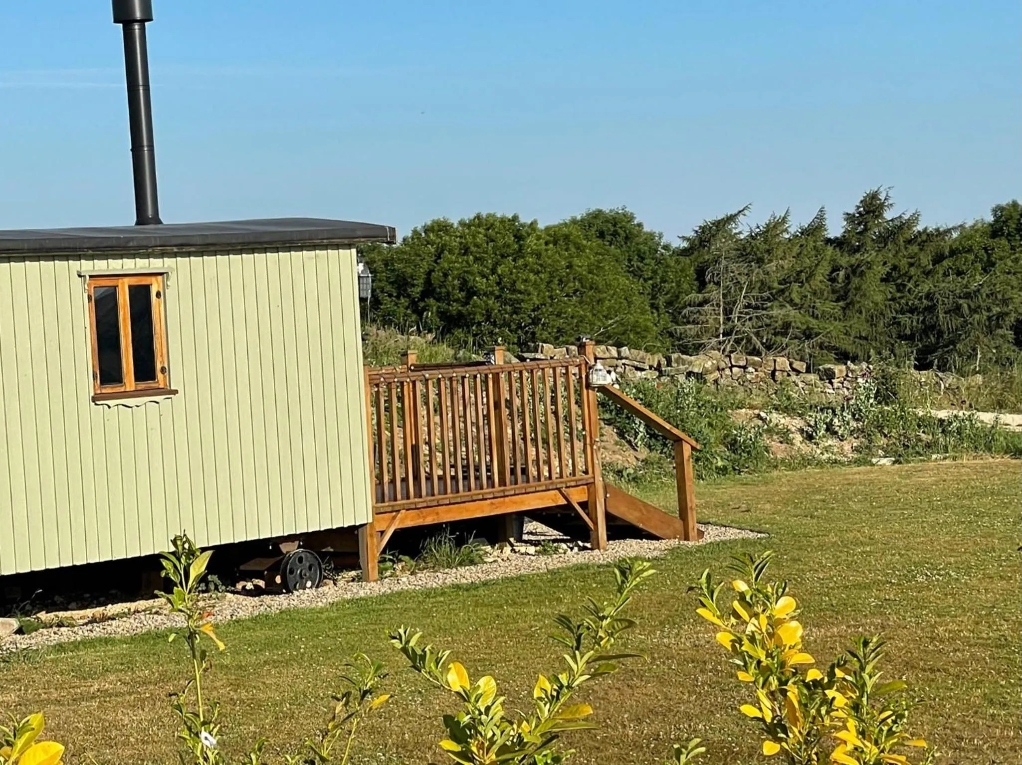 Oakley View Shepherds Hut with hot tub