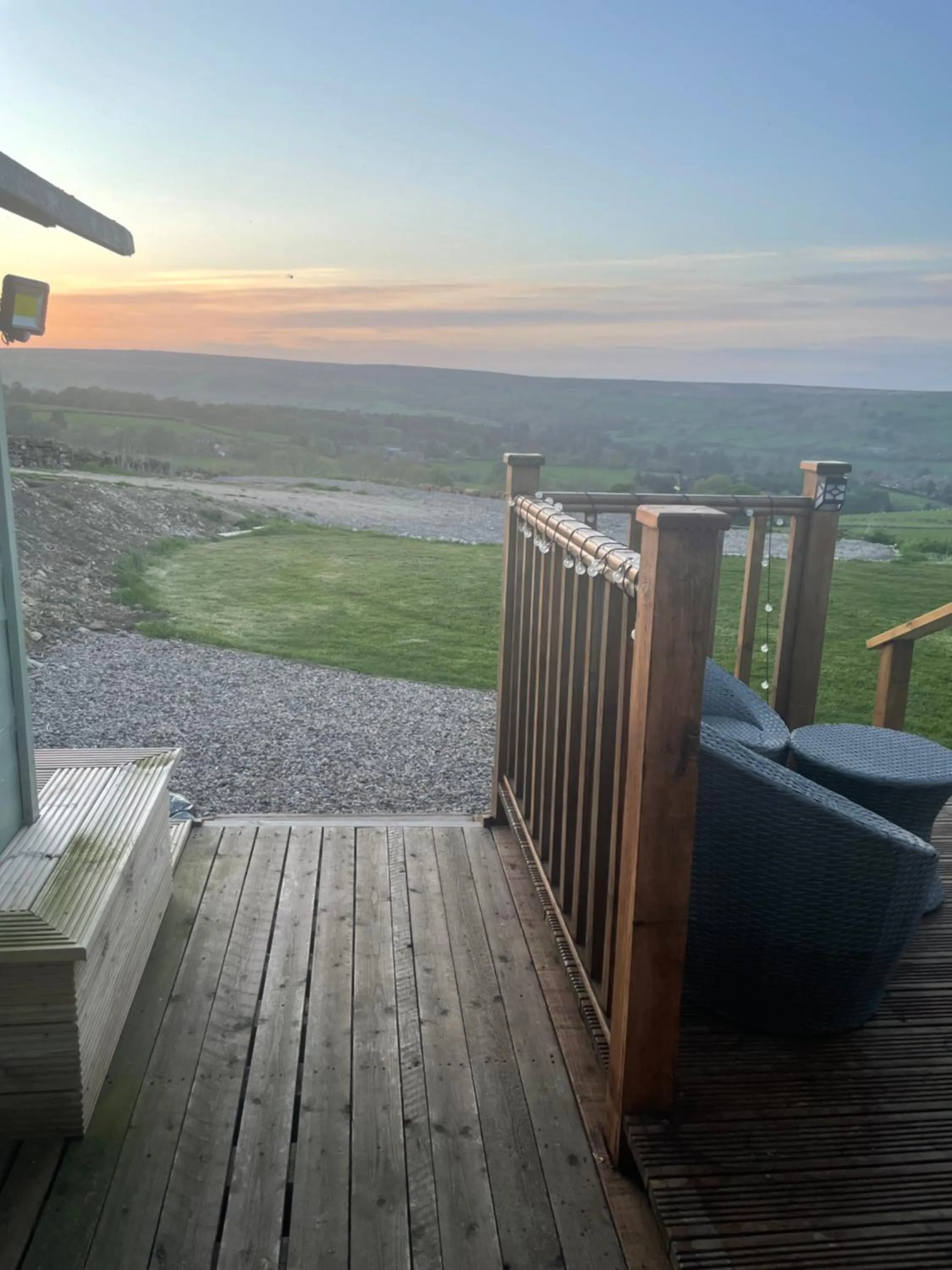 Oakley View Shepherds Hut with hot tub