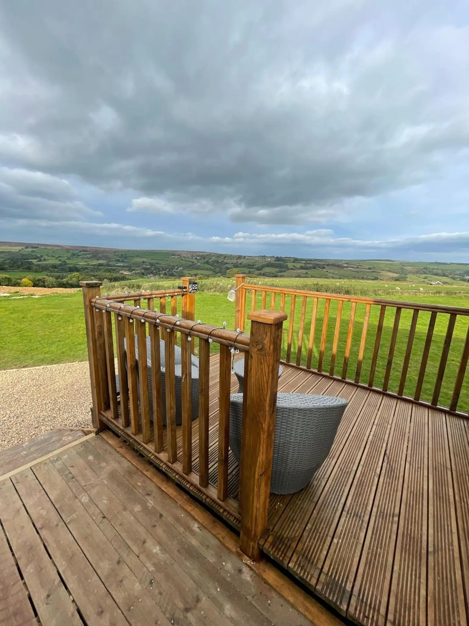 Oakley View Shepherds Hut with hot tub