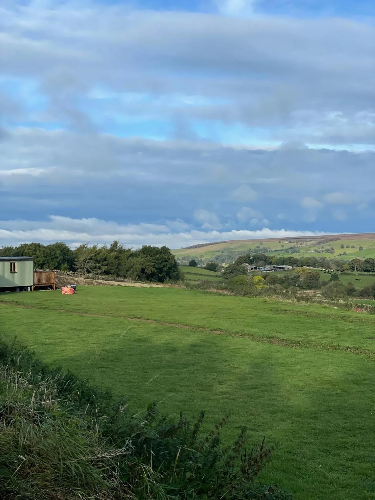 Oakley View Shepherds Hut with hot tub