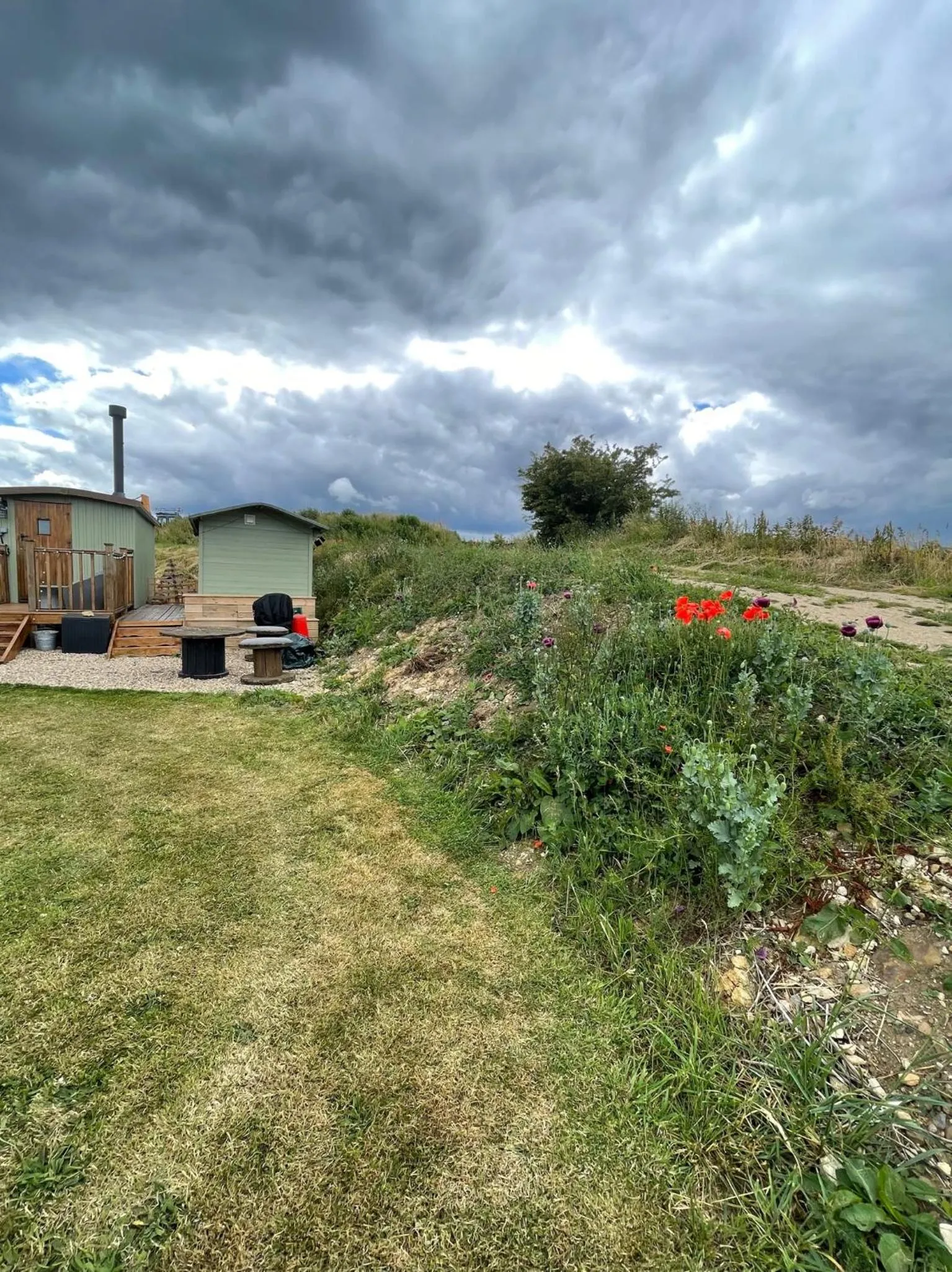 Oakley View Shepherds Hut with hot tub