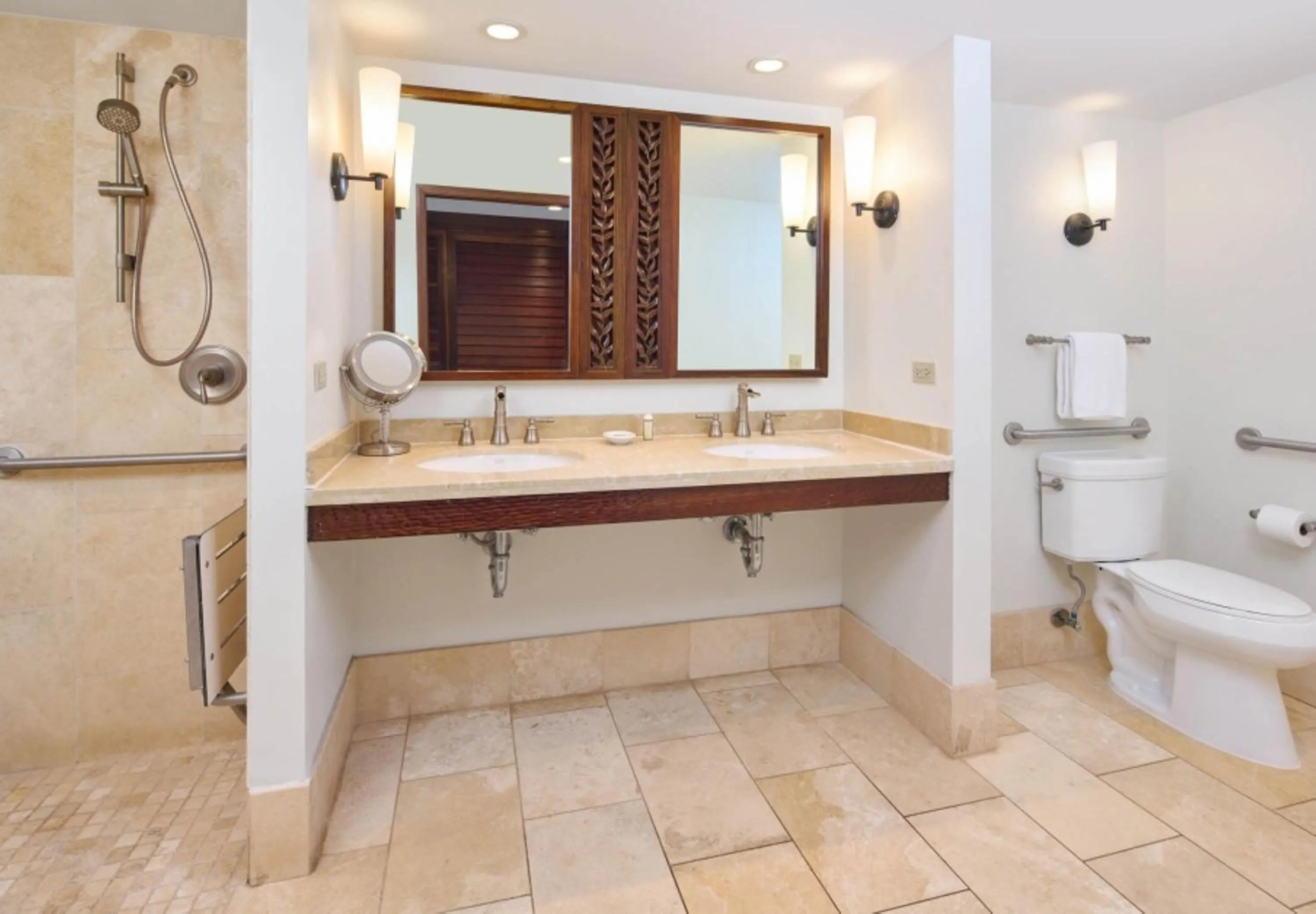 Bathroom in Royal Lahaina Resort & Bungalows