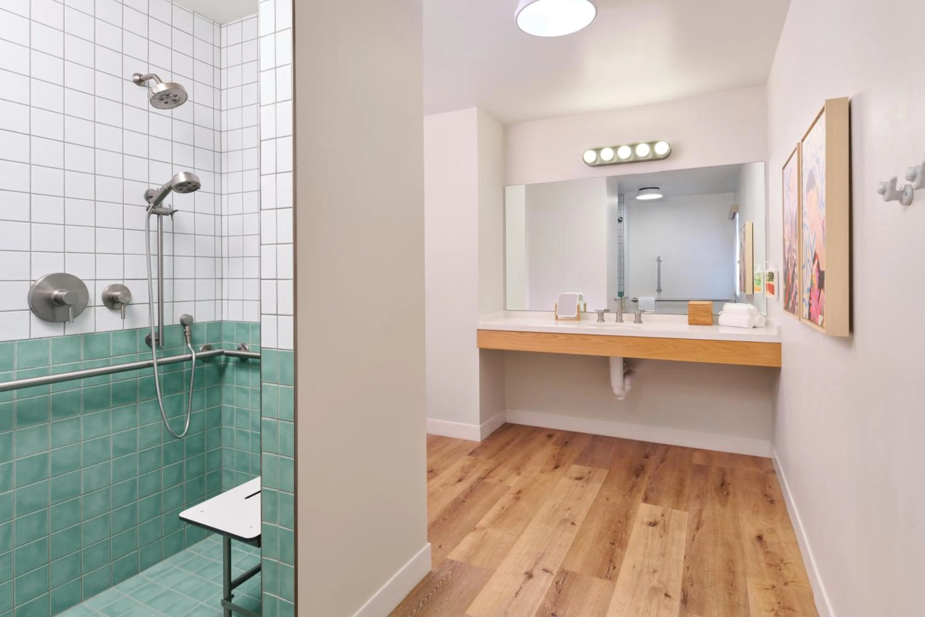 Shower in Royal Lahaina Resort & Bungalows