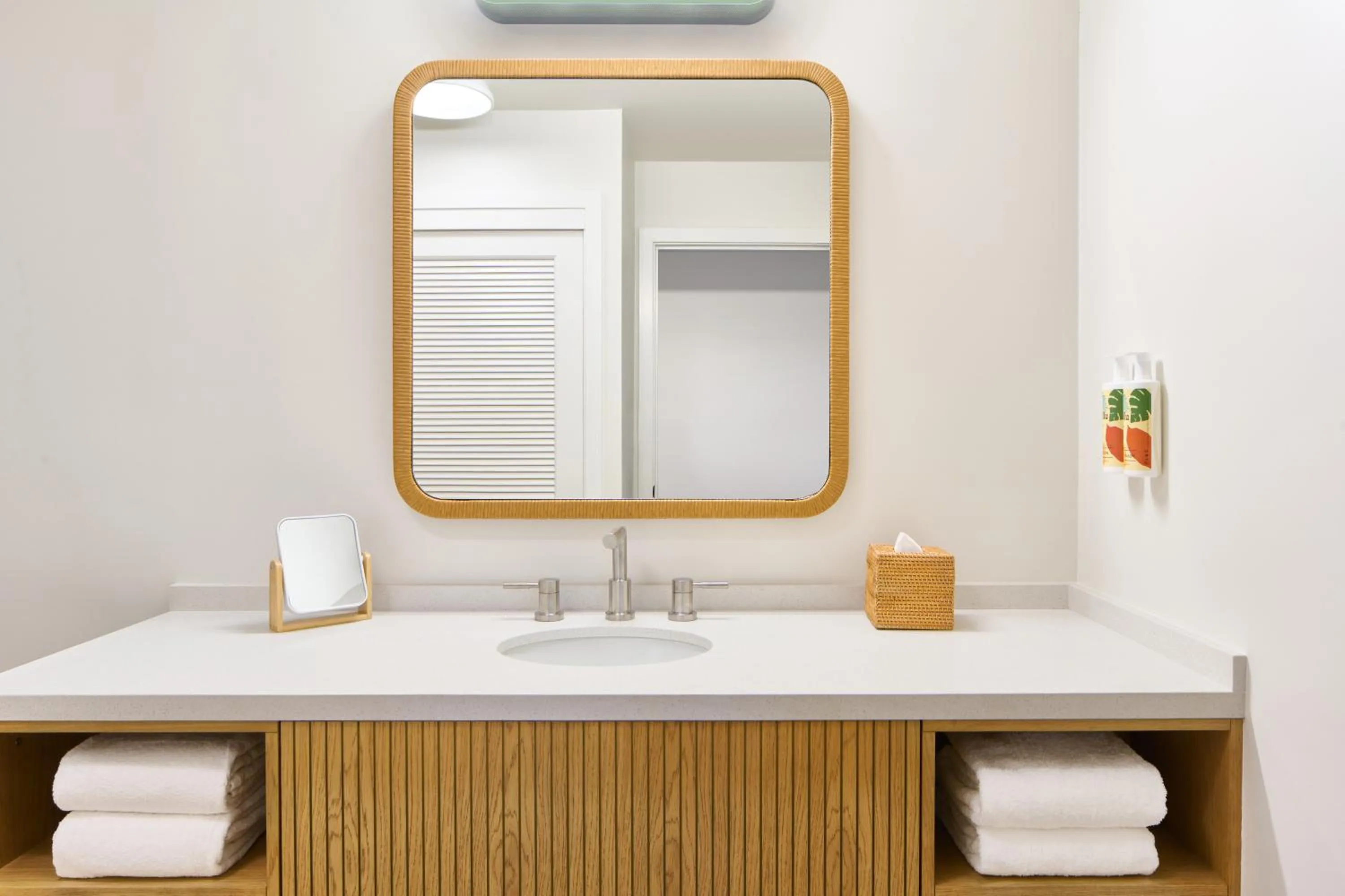 Bathroom in Royal Lahaina Resort & Bungalows