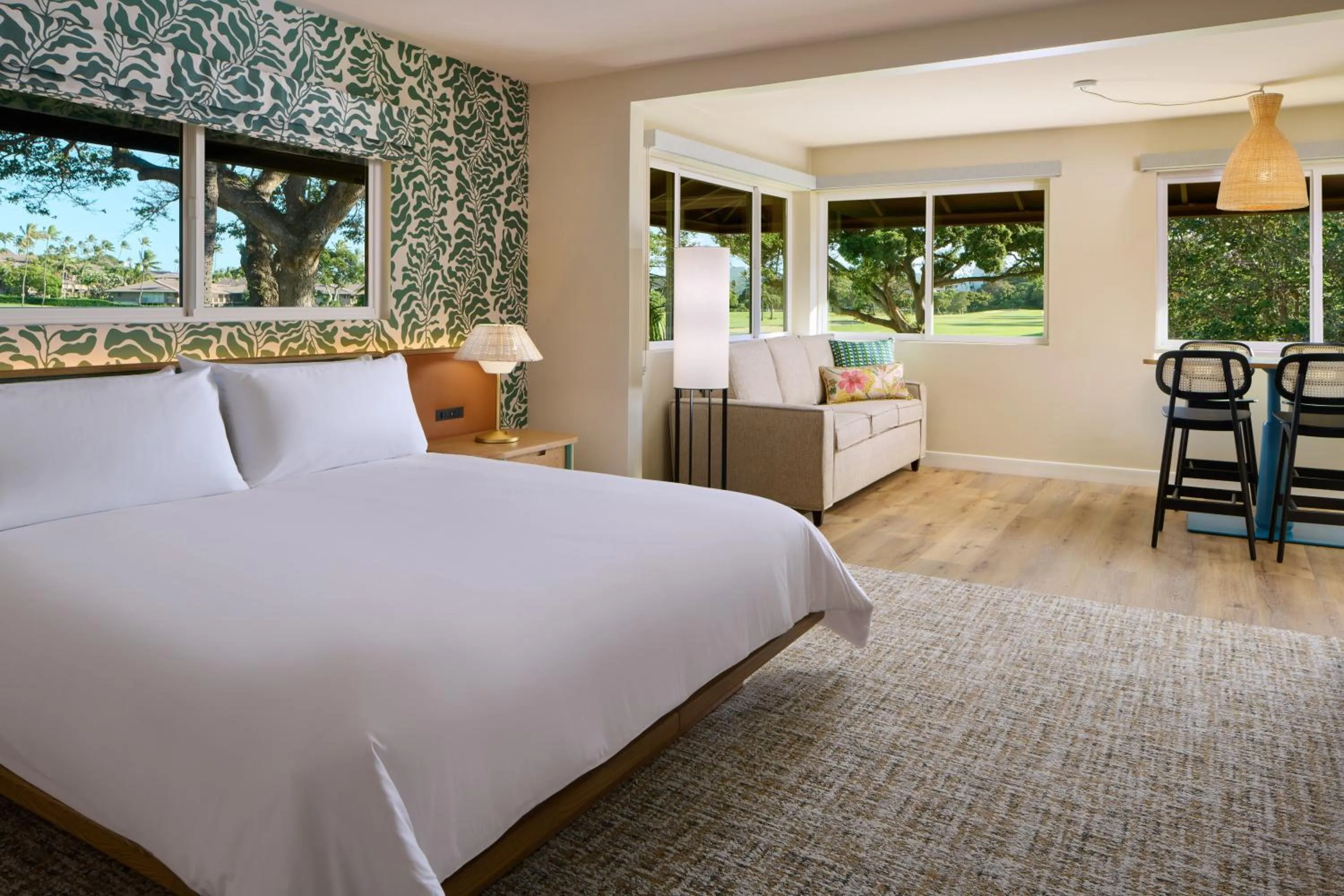 Bed in Royal Lahaina Resort & Bungalows
