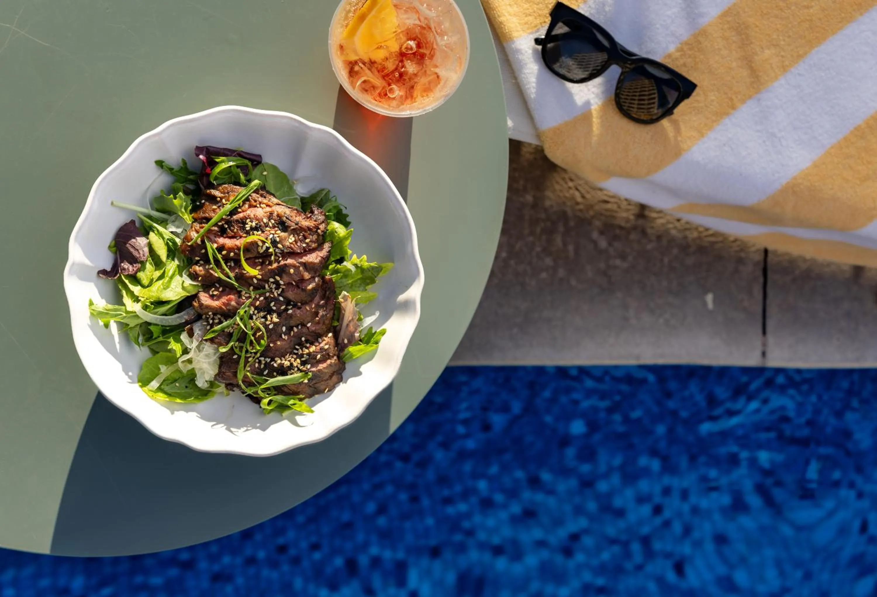 Restaurant/places to eat in Royal Lahaina Resort & Bungalows