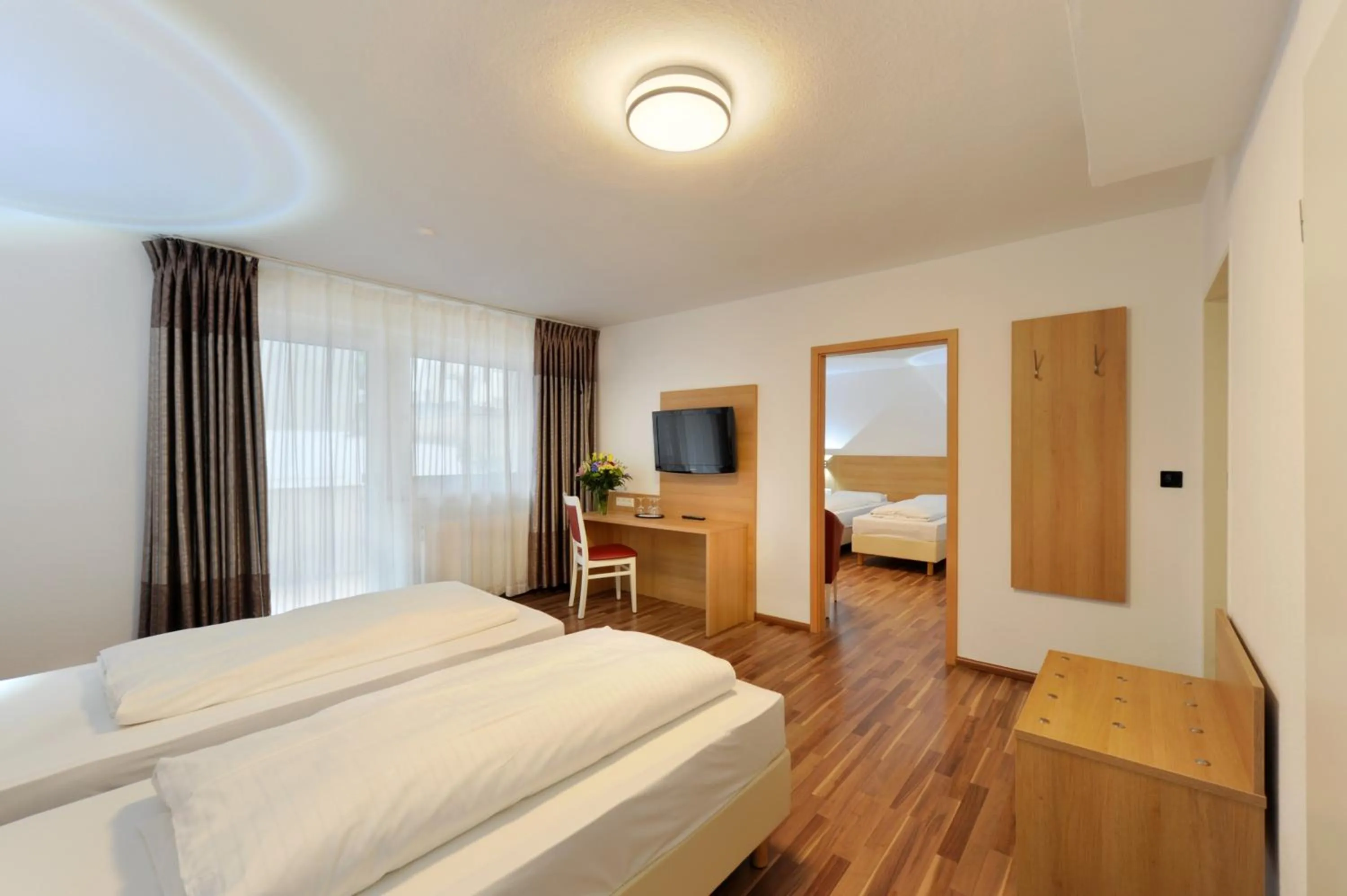 Photo of the whole room, Bed in Bellevue Hotel