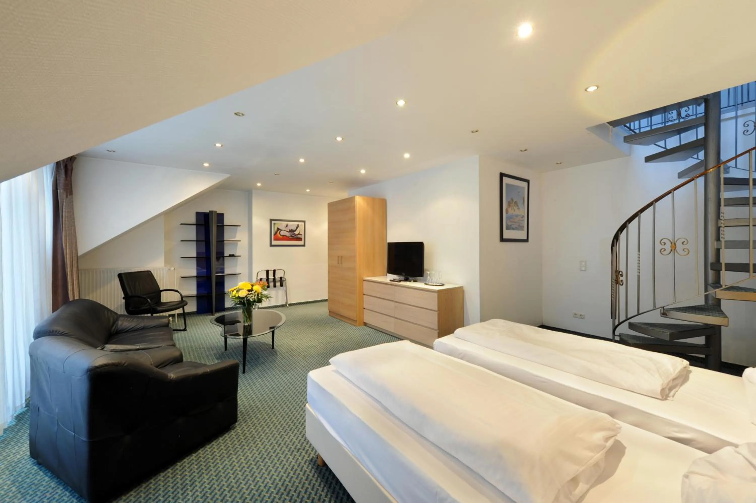 Photo of the whole room, Bed in Bellevue Hotel