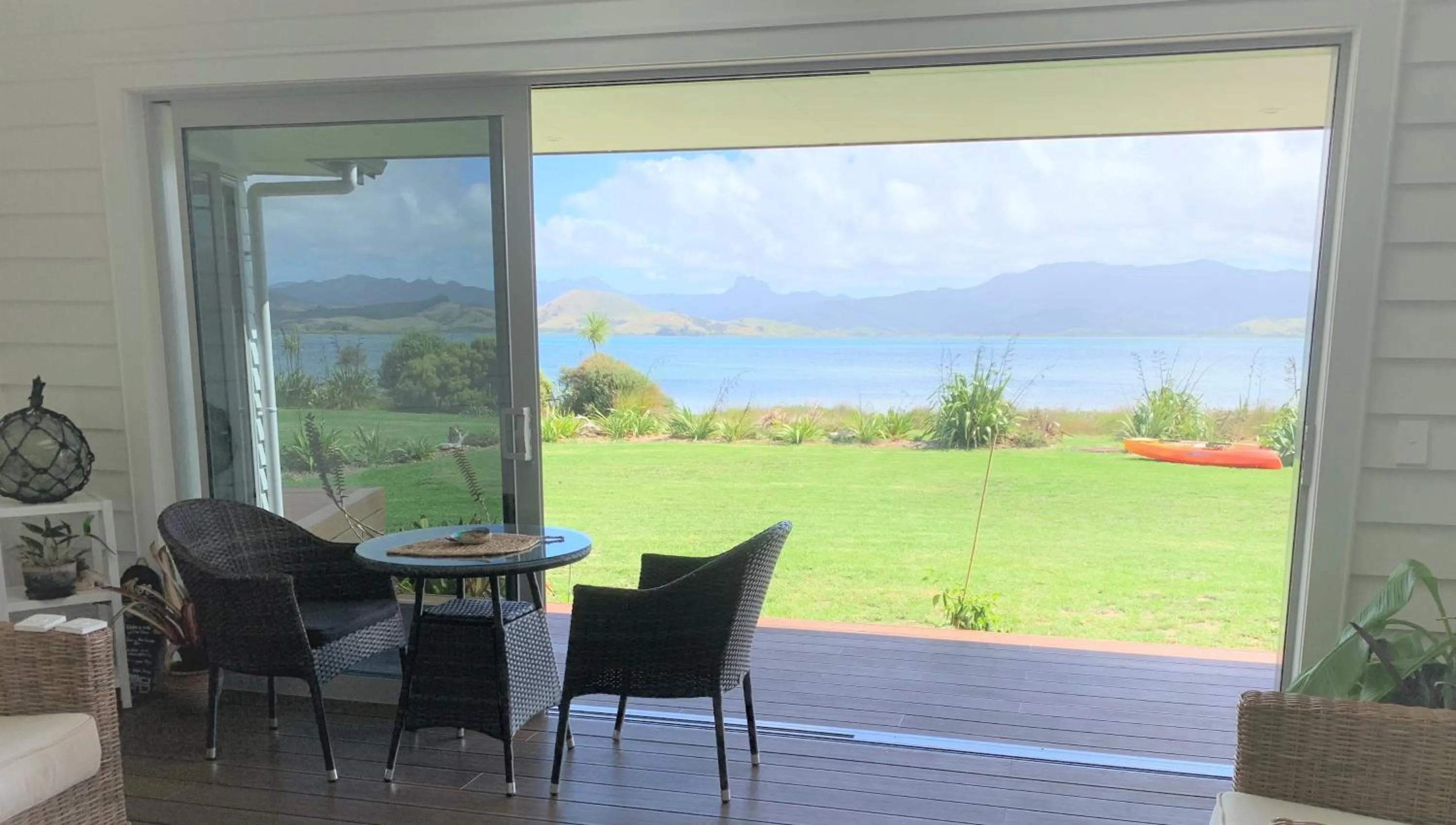 Communal lounge/ TV room in The Matarangi B & B