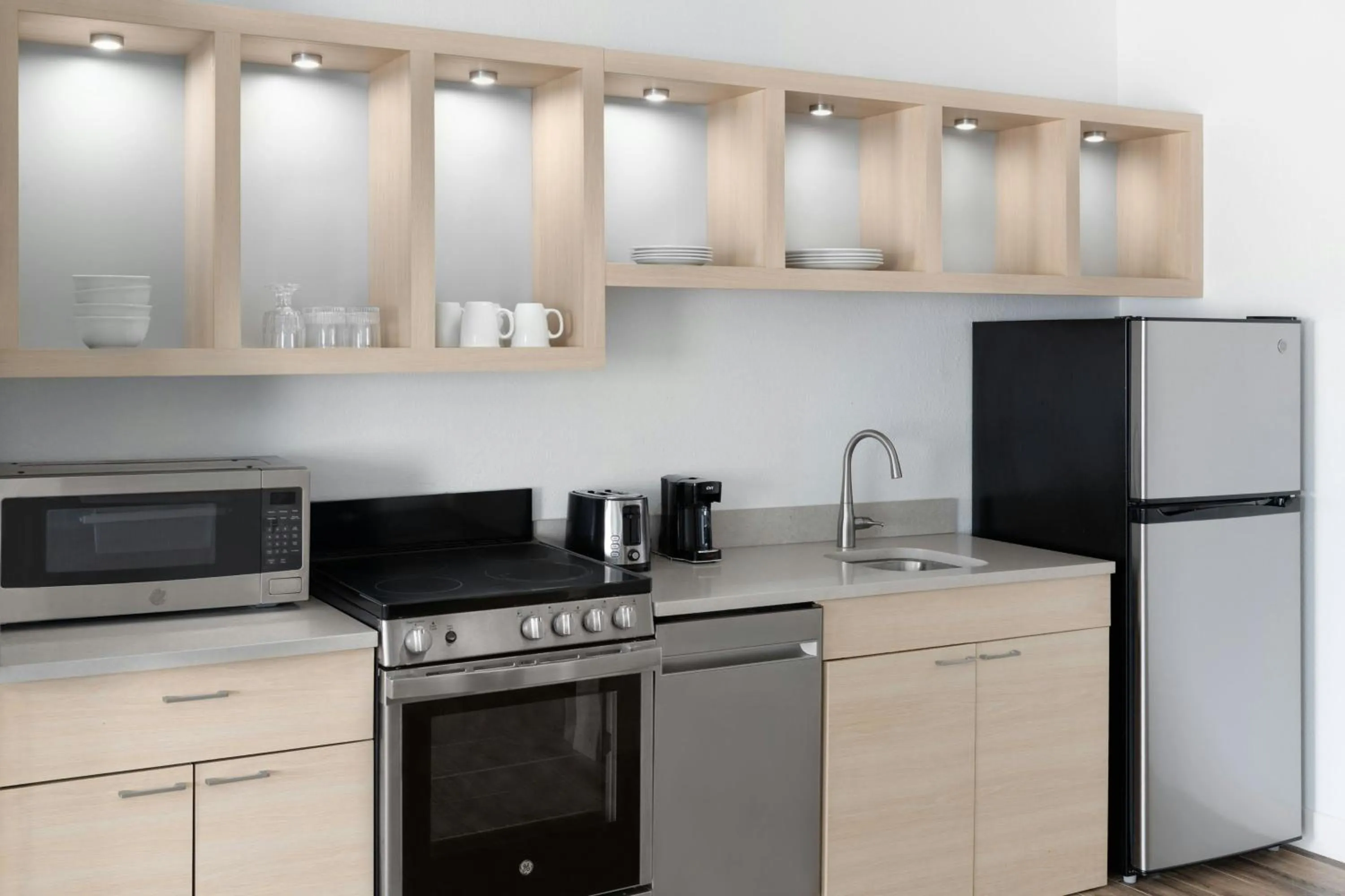 Kitchen or kitchenette in TownePlace Suites Detroit Warren