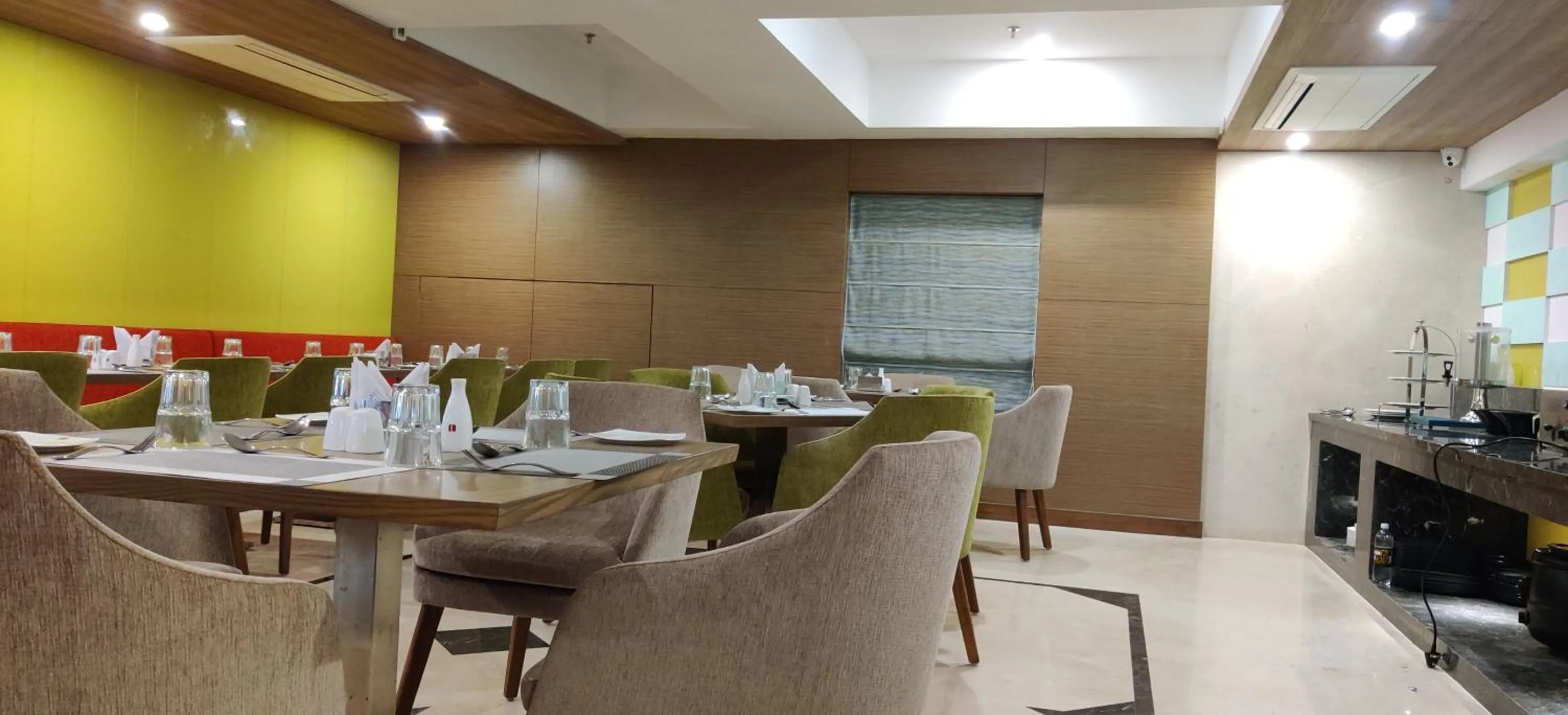 Restaurant/places to eat in Elora Lords Eco Inn , Lucknow