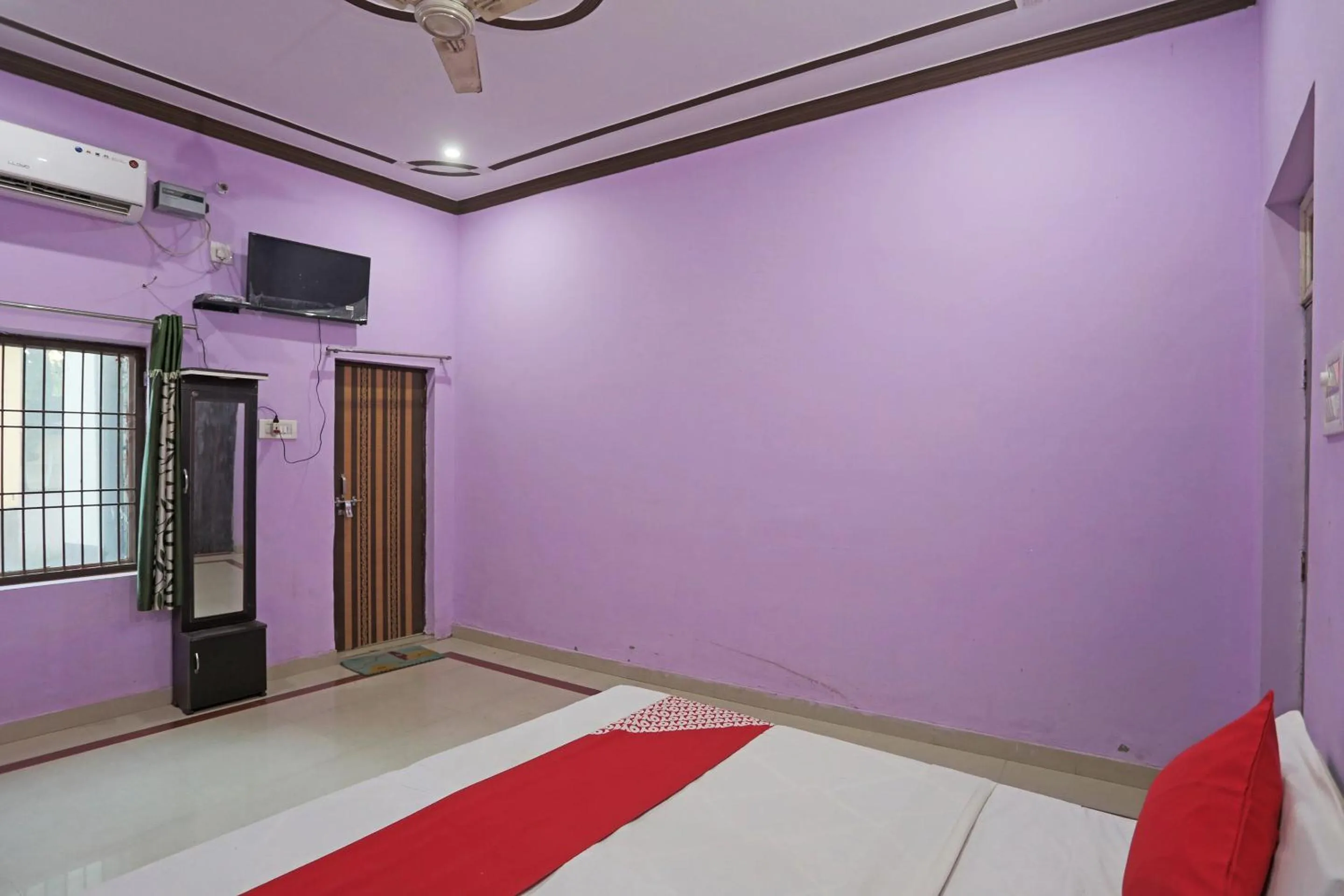 Bedroom in Hotel O Surprise Farm House