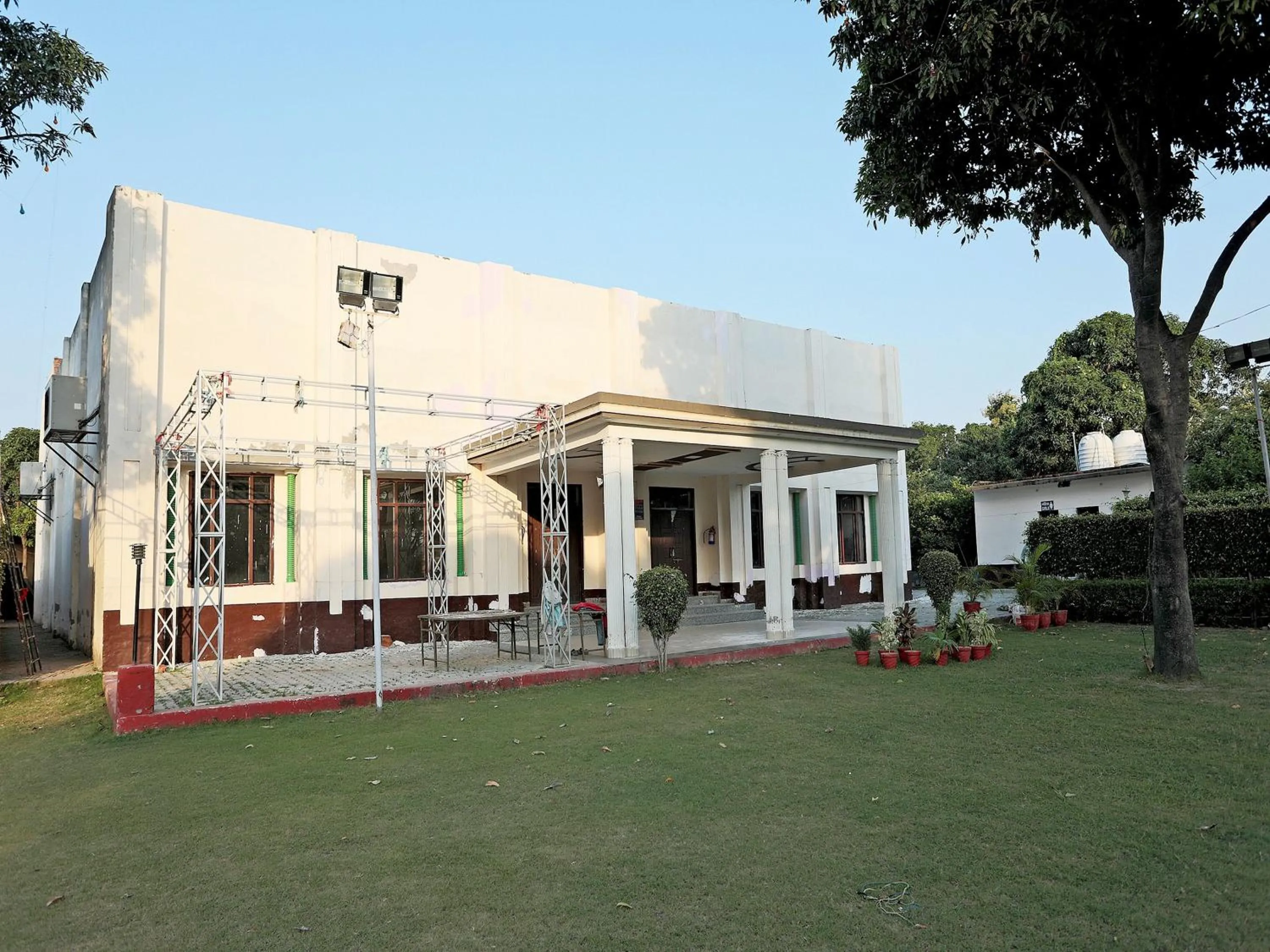 Facade/entrance in Hotel O Surprise Farm House