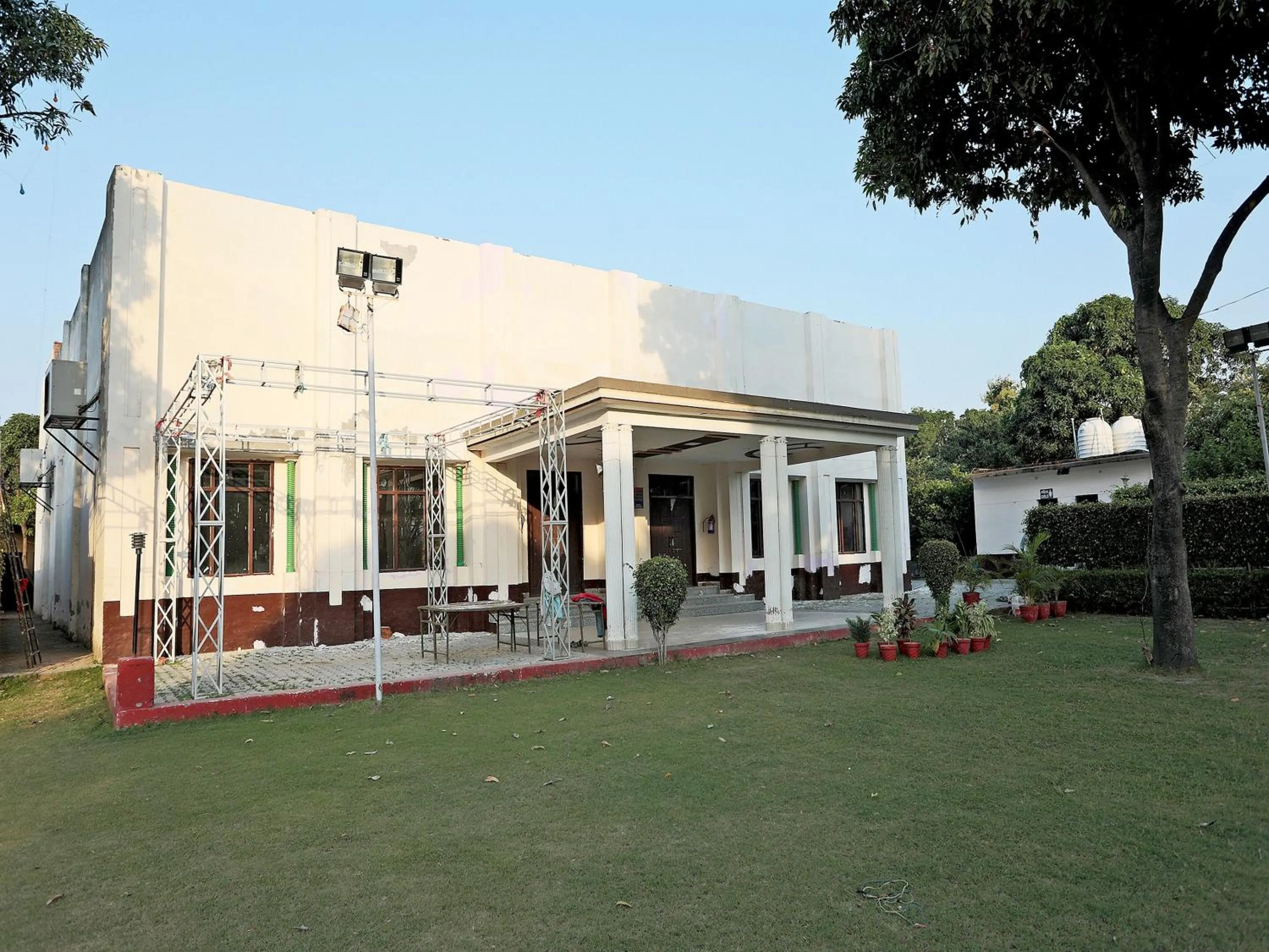 Facade/entrance in Hotel O Surprise Farm House