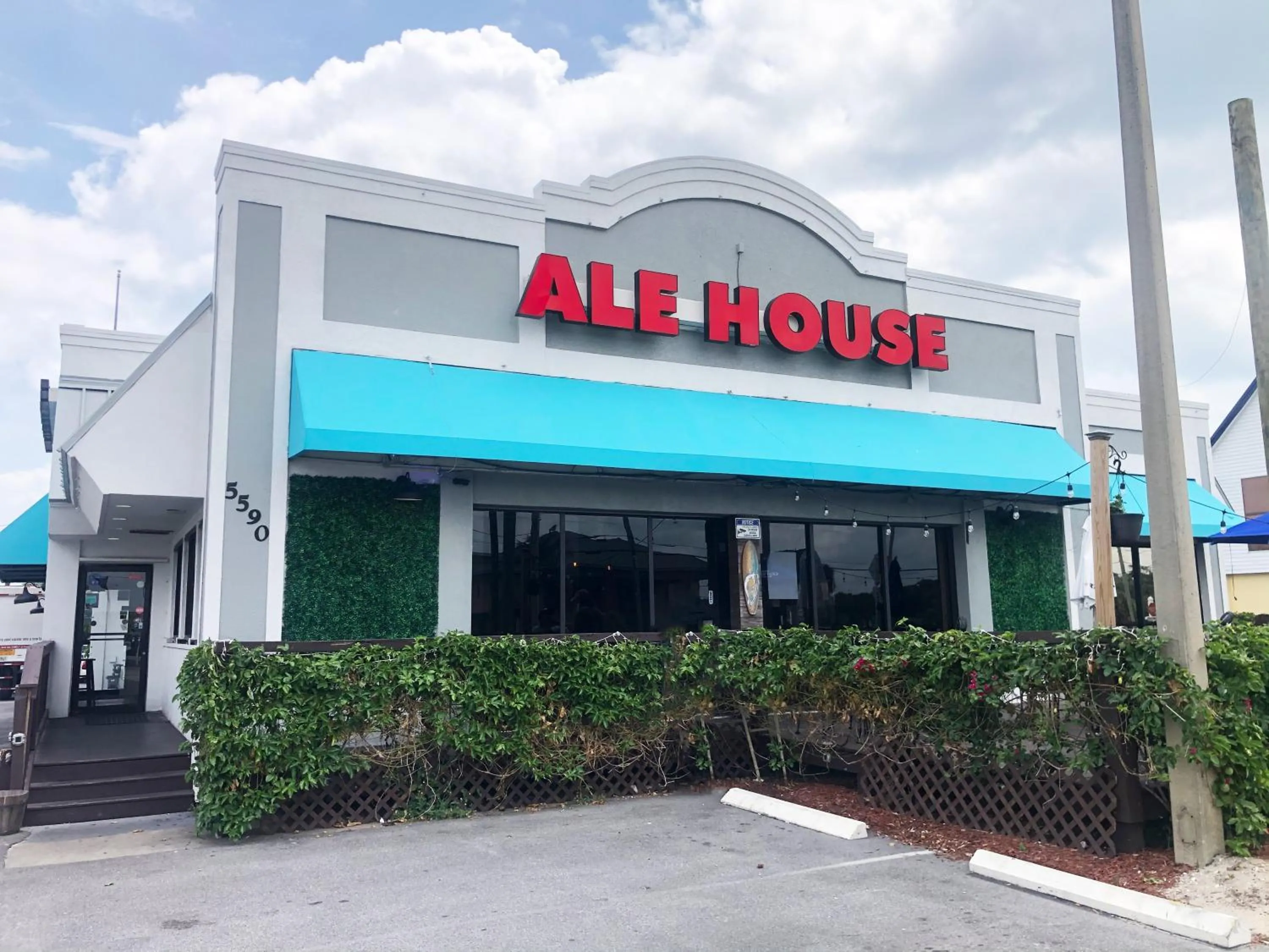 Restaurant/places to eat in Days Inn by Wyndham Cocoa Beach Port Canaveral