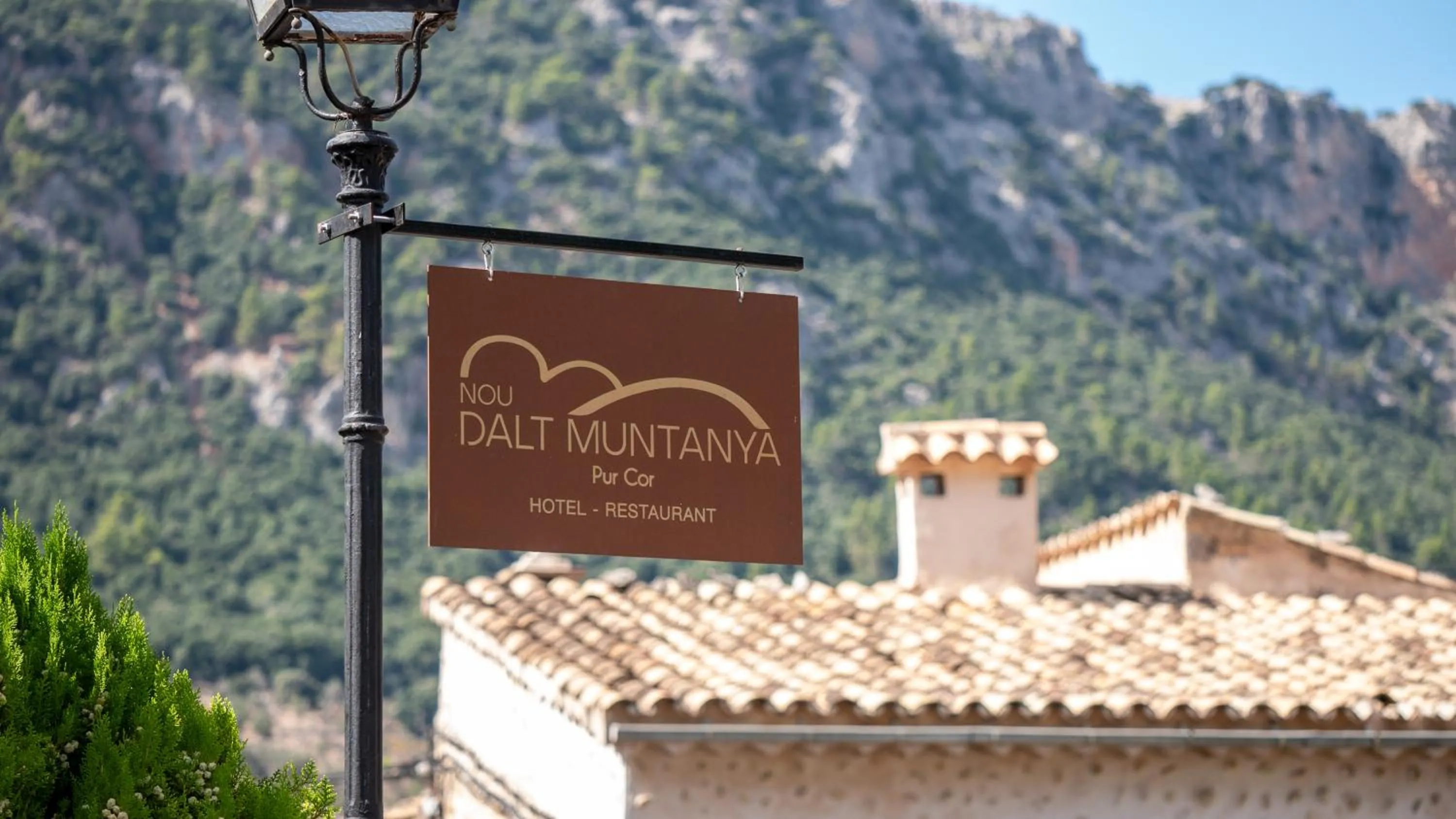 Logo/Certificate/Sign in Hotel Rural Nou Dalt Muntanya