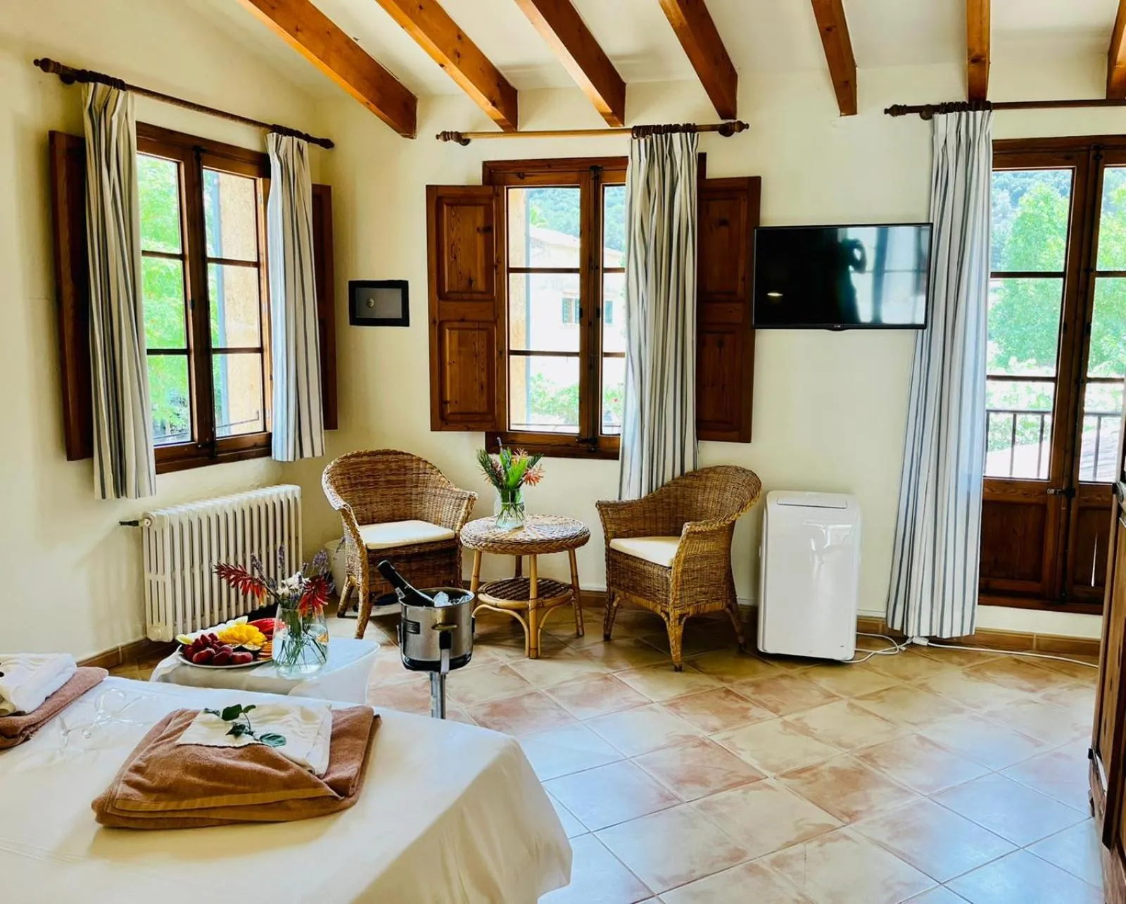 TV and multimedia in Hotel Rural Nou Dalt Muntanya