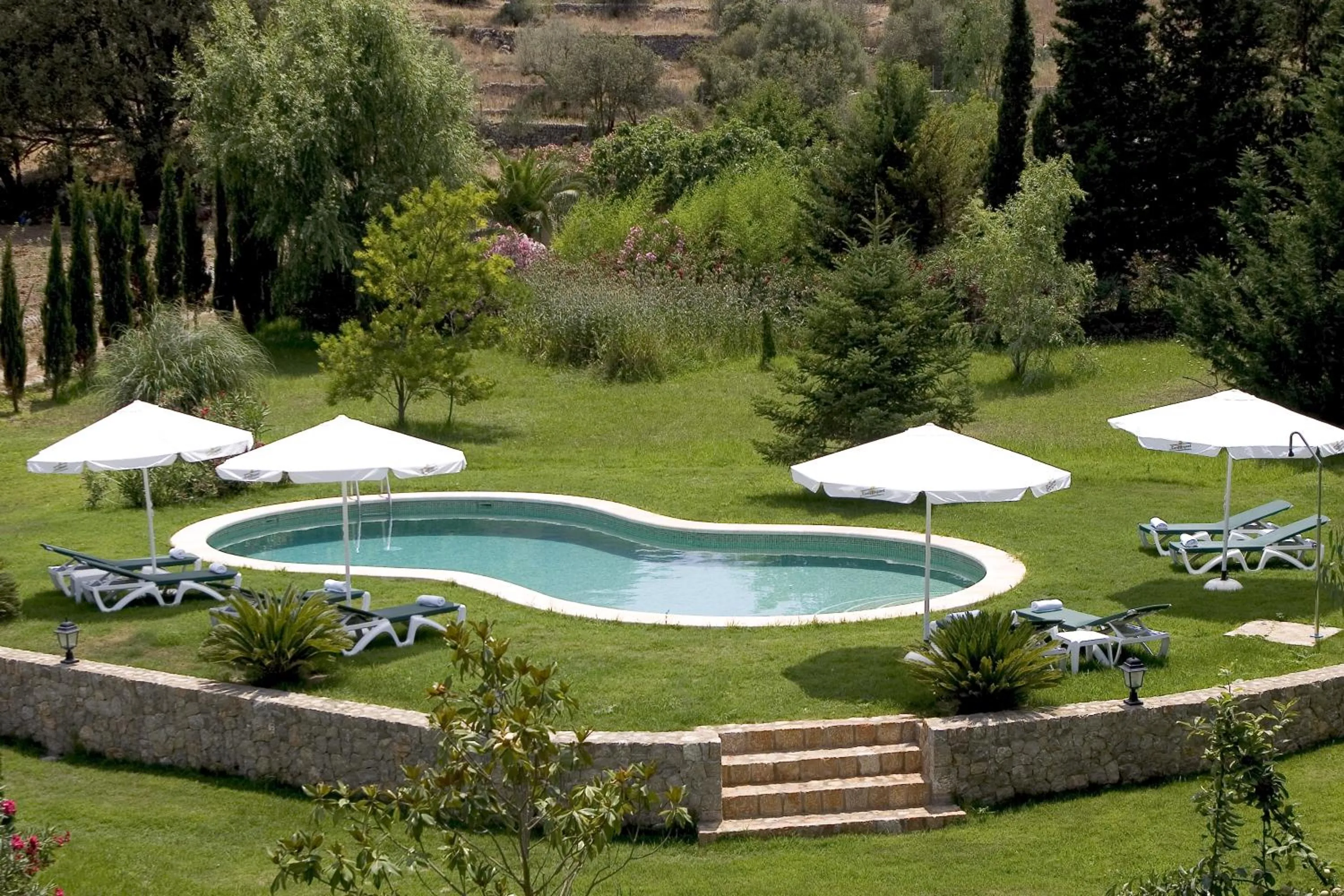 Garden in Hotel Rural Nou Dalt Muntanya