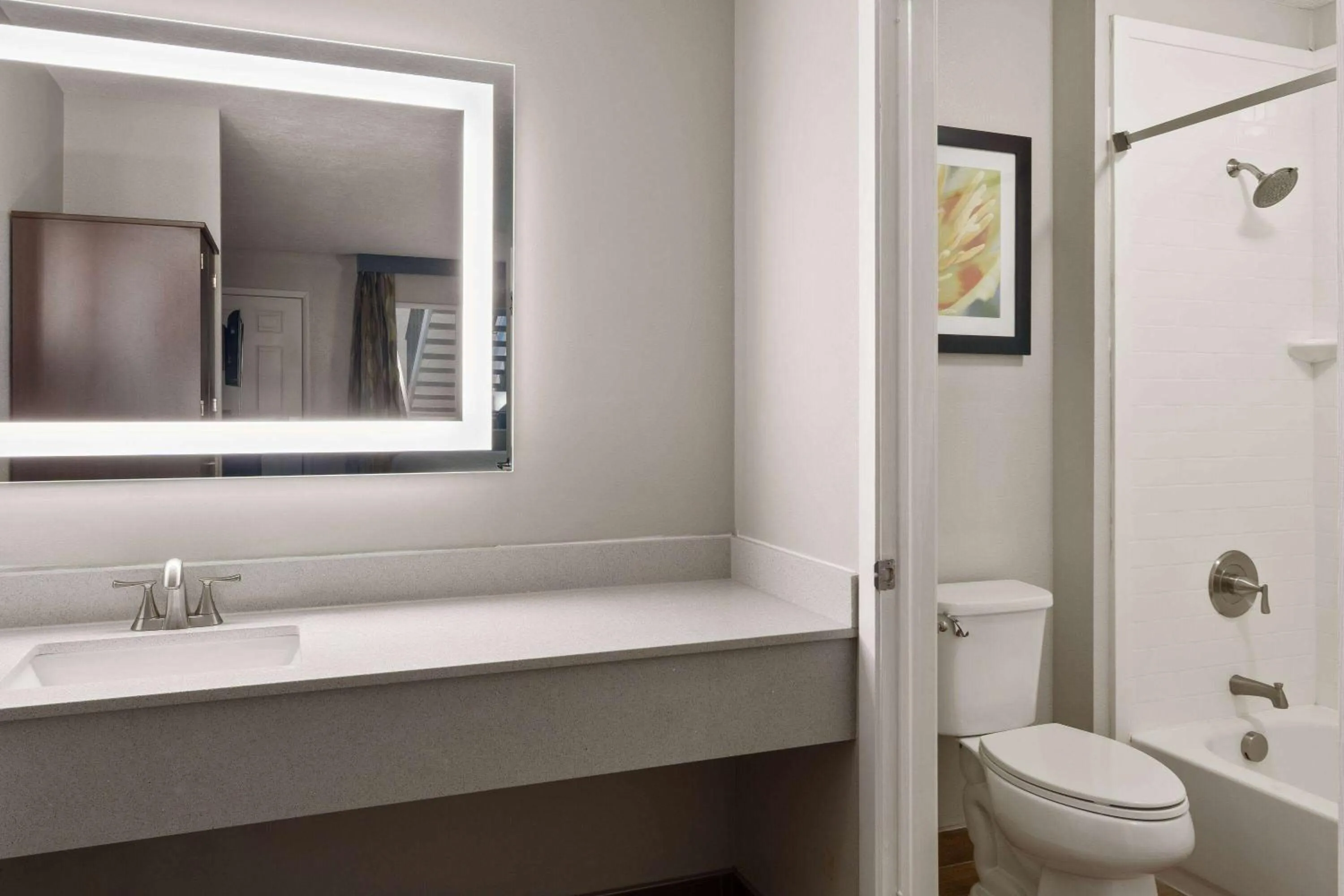 Photo of the whole room in Wingate by Wyndham Cedar City