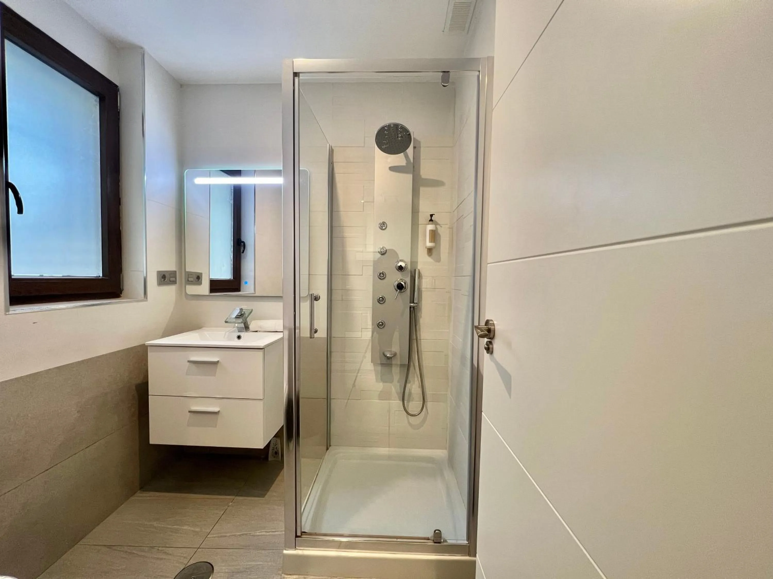 Bathroom in Apartamentos Realejo Granada Centro 3000