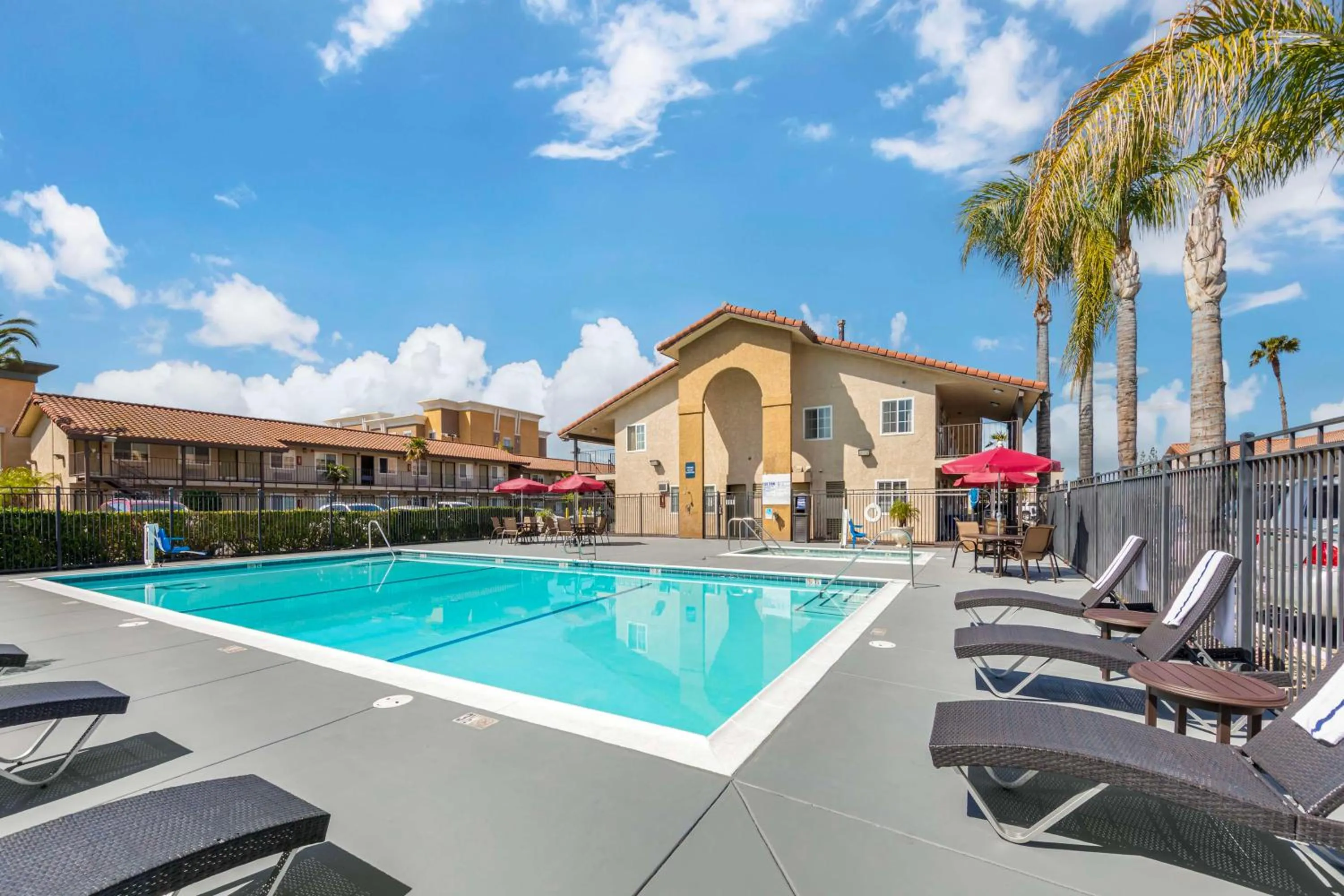 Pool view in Best Western Plus Ontario Airport & Convention Center