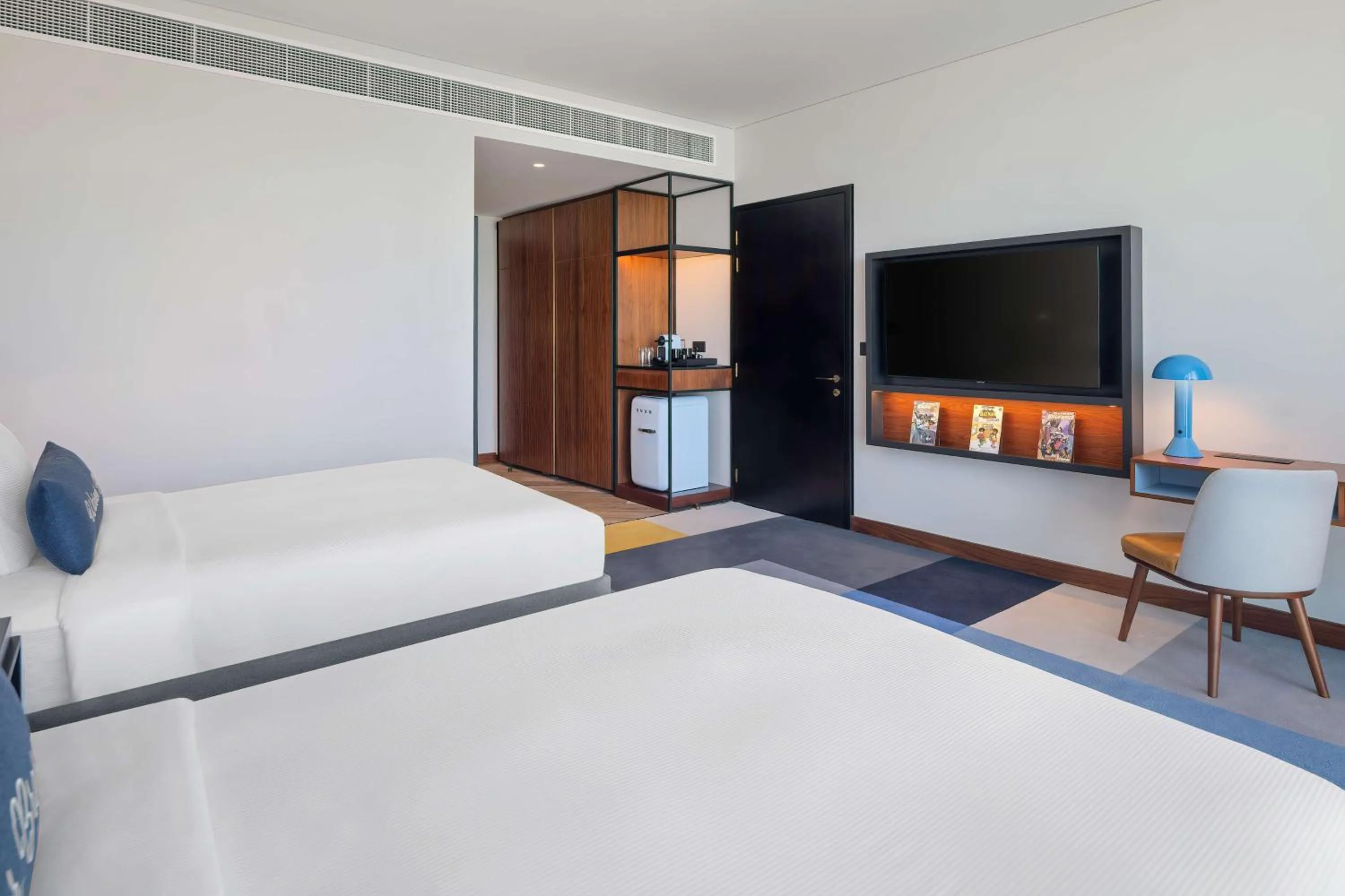 Coffee/tea facilities, Bed in The WB Abu Dhabi, Curio Collection By Hilton