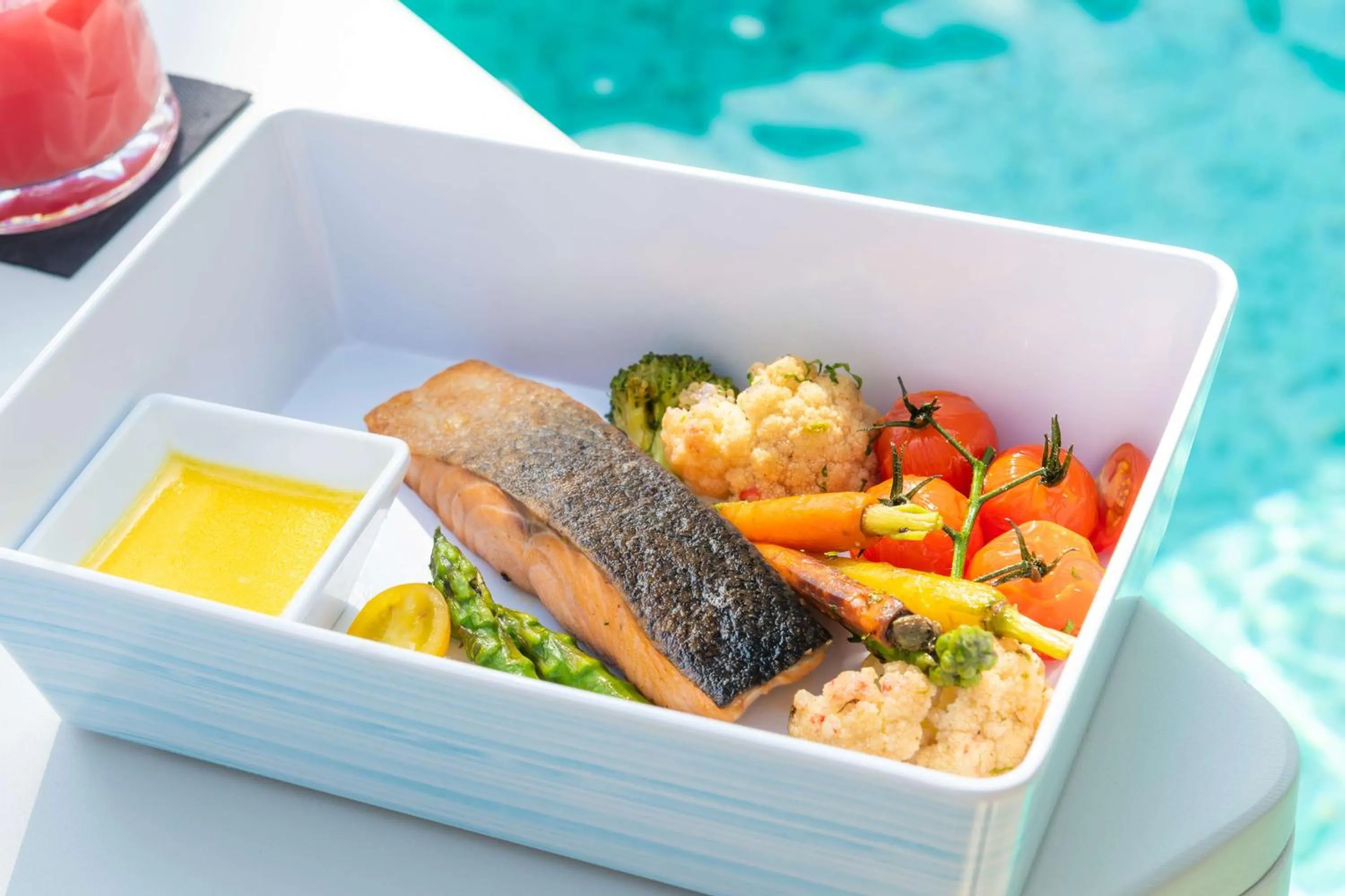 Restaurant/places to eat in The WB Abu Dhabi, Curio Collection By Hilton