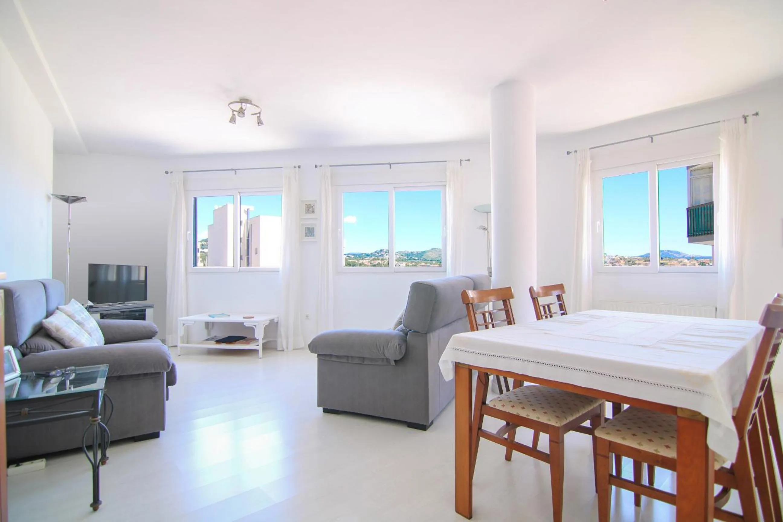 Apartamento con piscina en el centro de Calpe - PUEBLOMAR