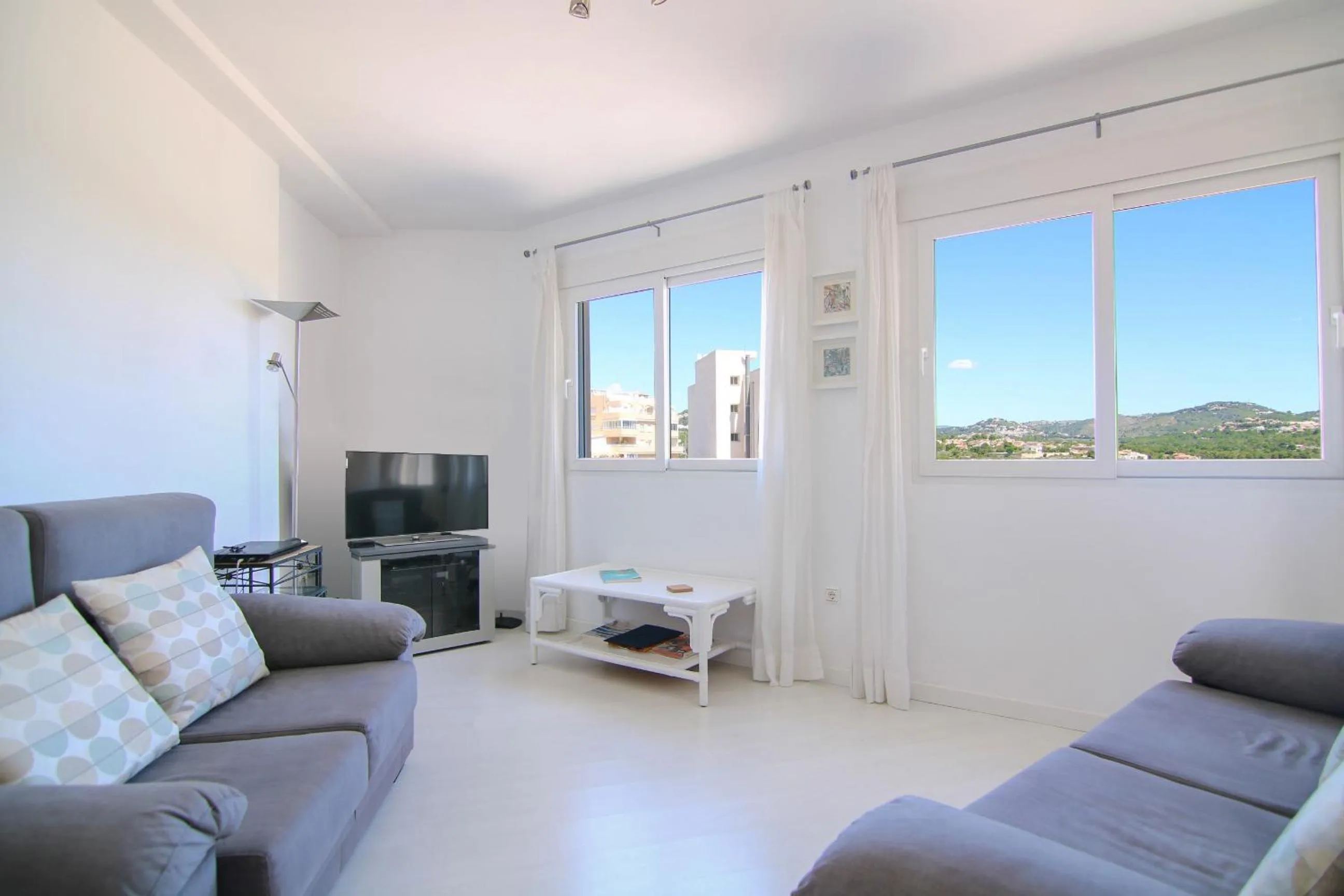 Apartamento con piscina en el centro de Calpe - PUEBLOMAR