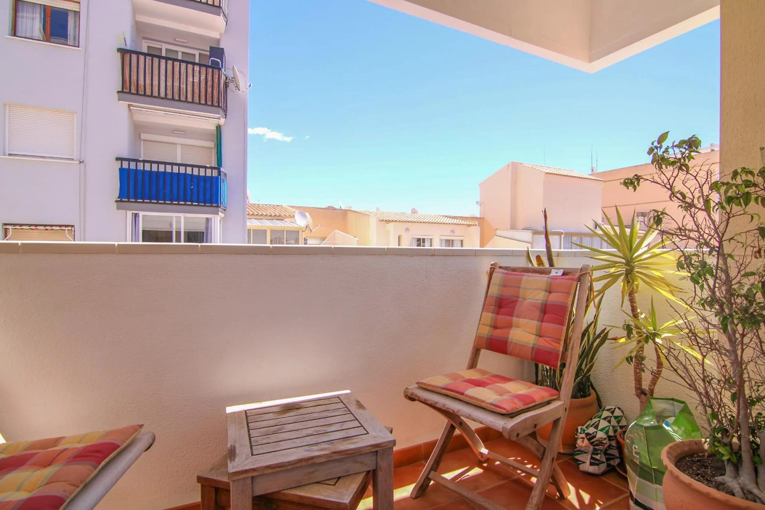 Apartamento con piscina en el centro de Calpe - PUEBLOMAR