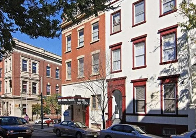 Facade/entrance in Midtown Inn