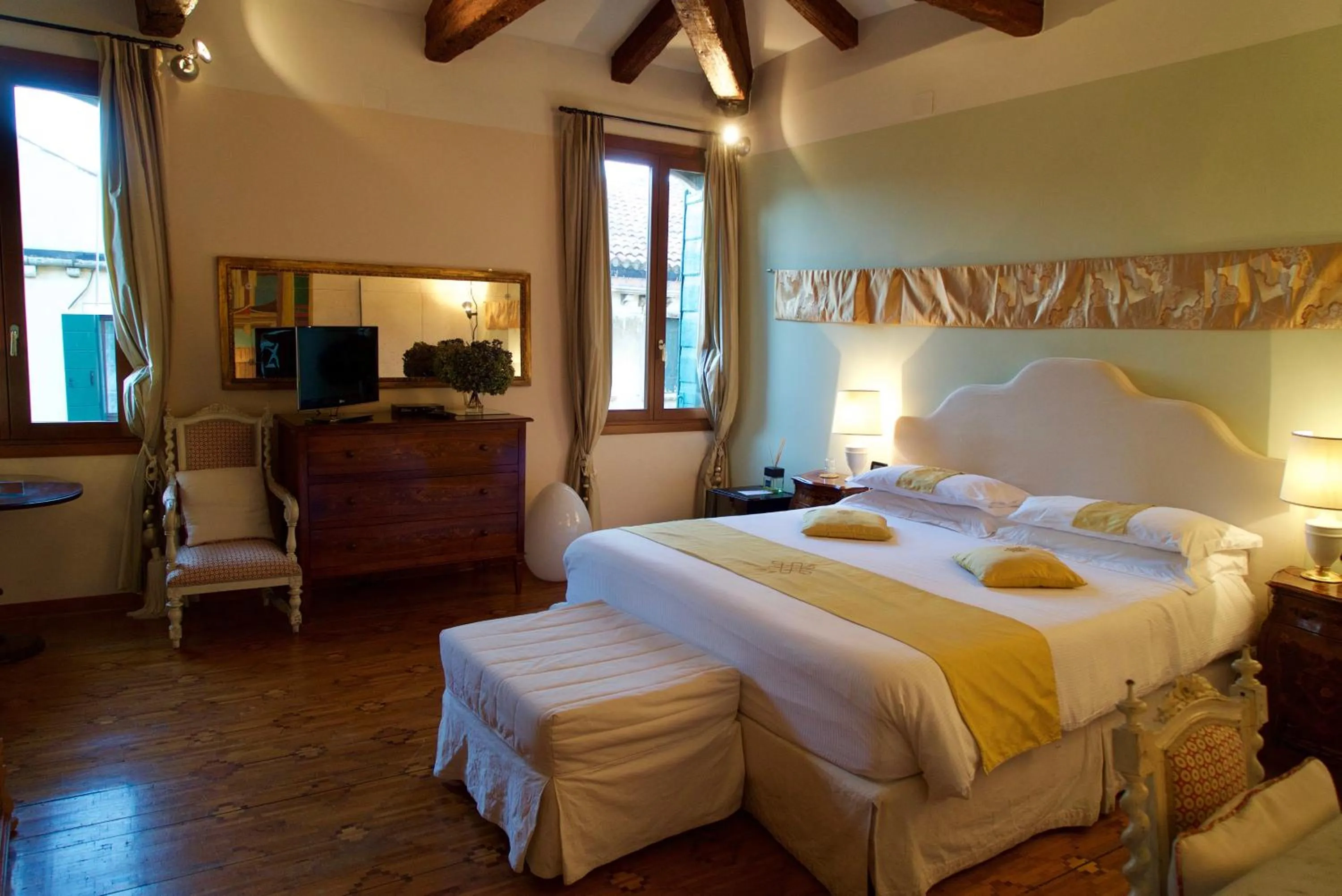 Photo of the whole room, Bed in La Villeggiatura