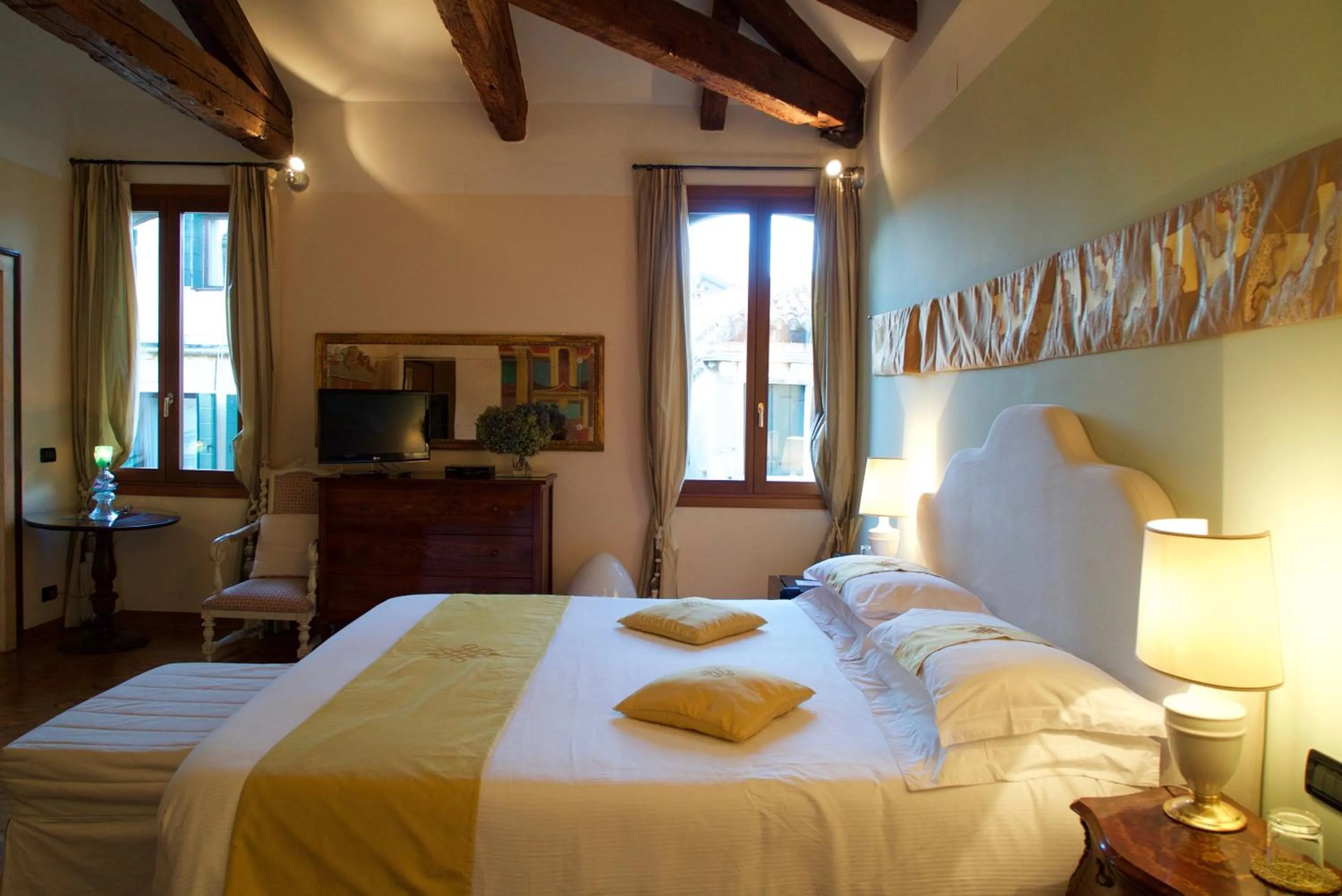 Photo of the whole room, Bed in La Villeggiatura