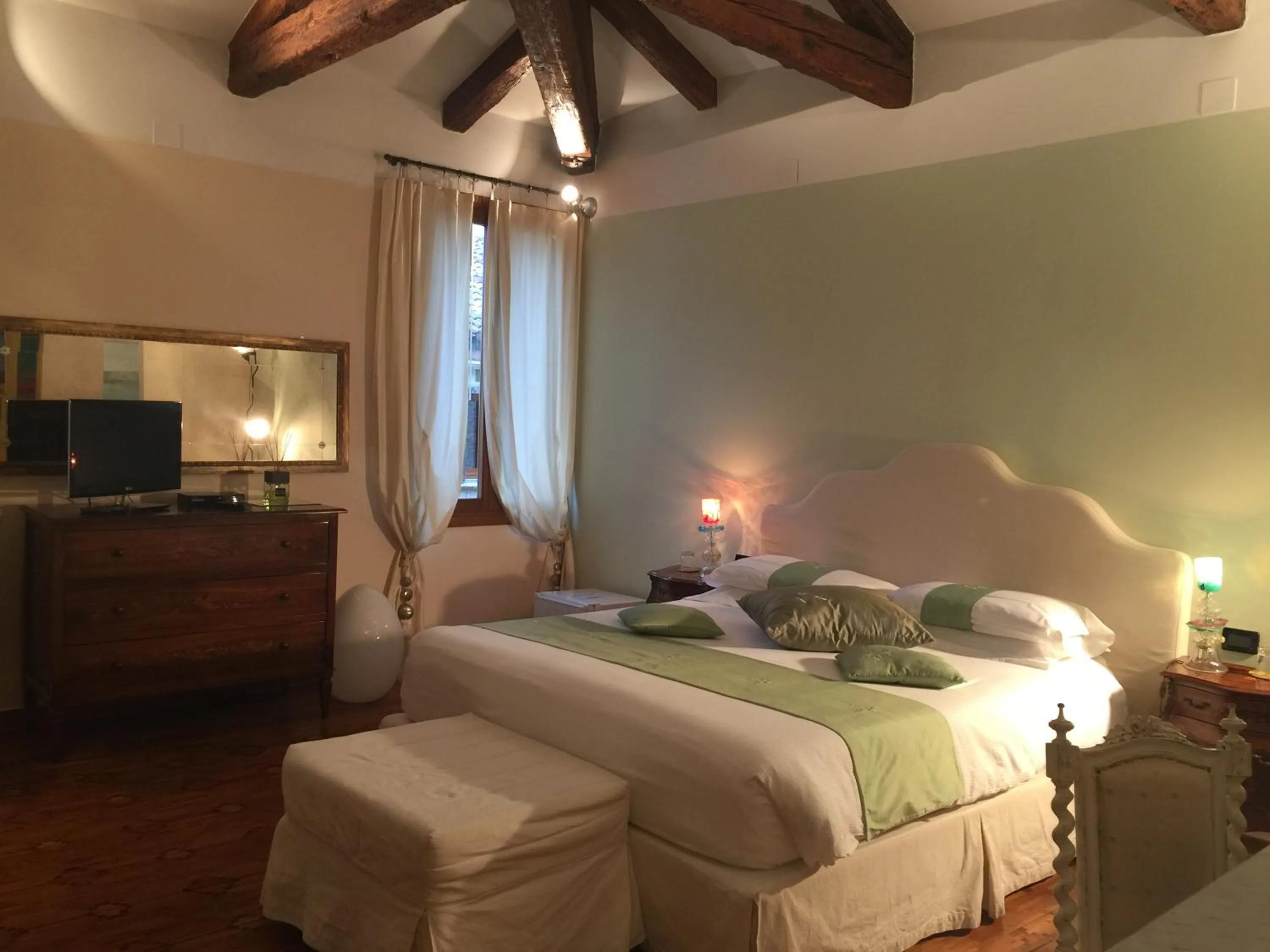 Photo of the whole room, Bed in La Villeggiatura