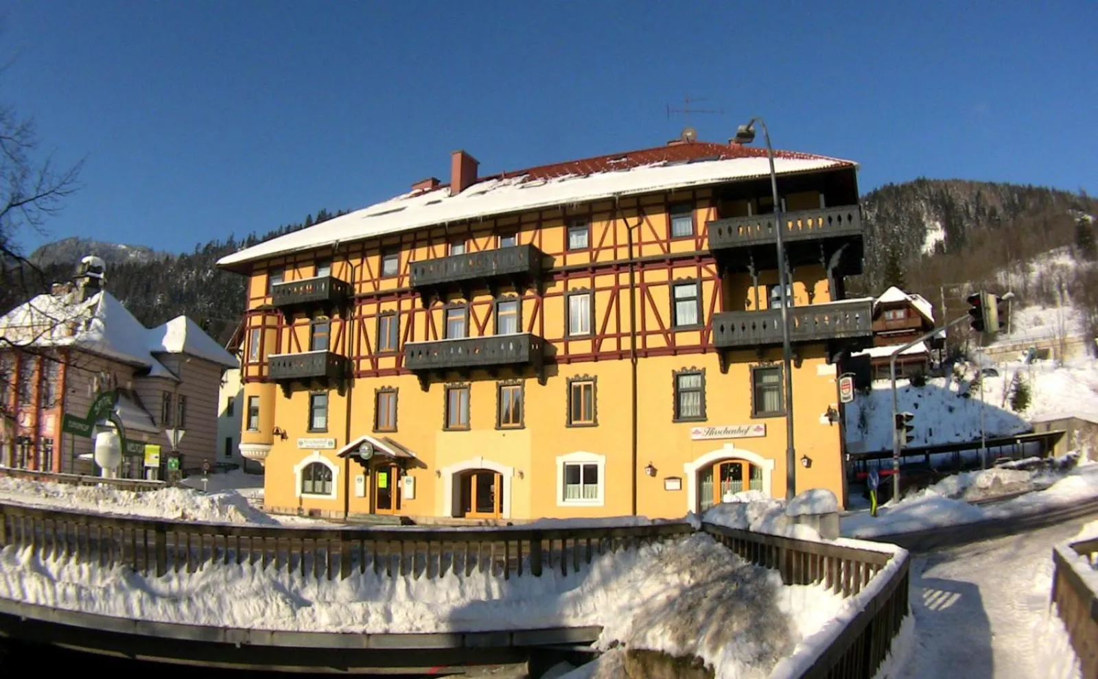 Property building in Hirschenhof