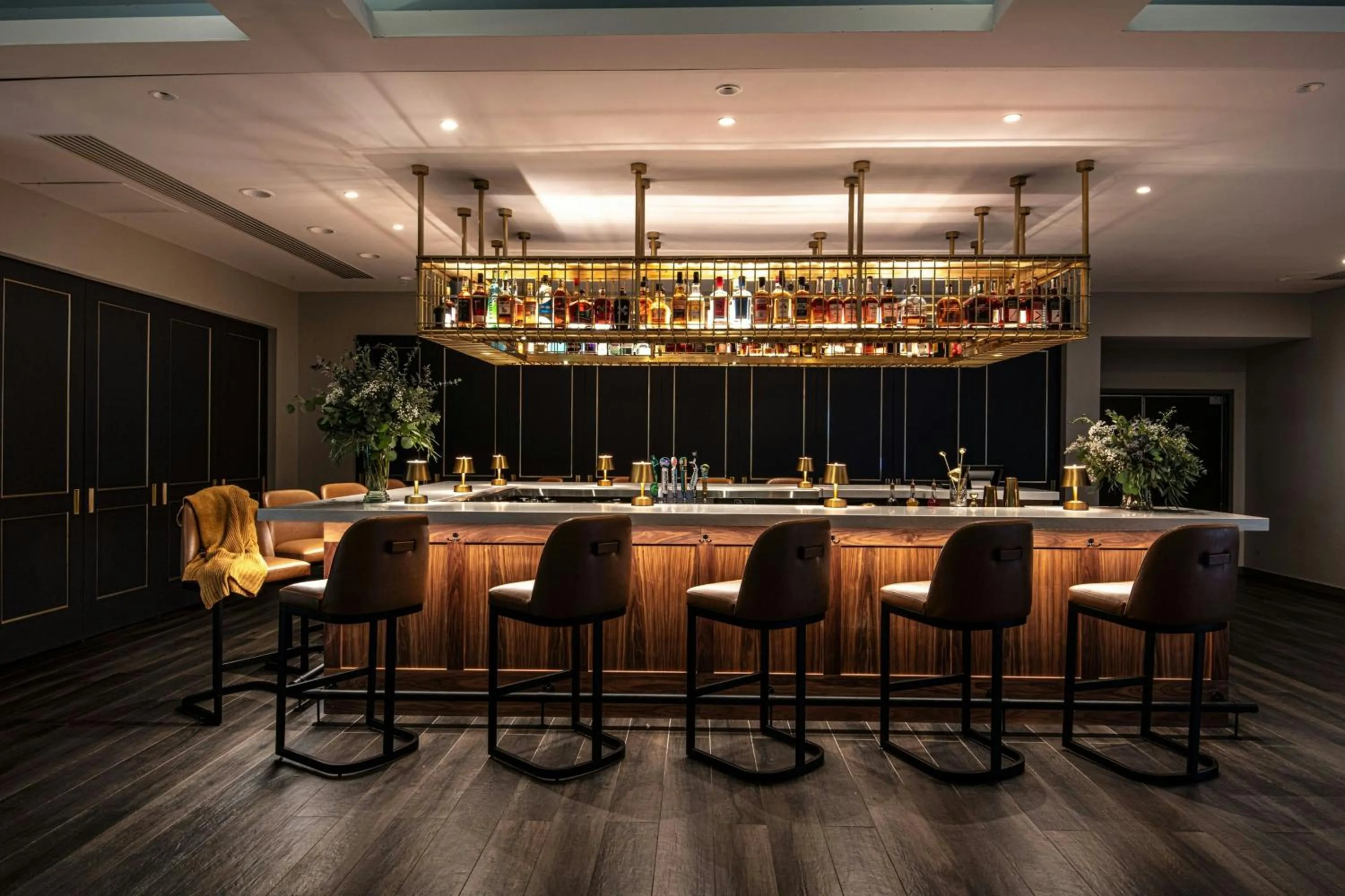 Lounge or bar in Mystic Marriott Hotel and Spa